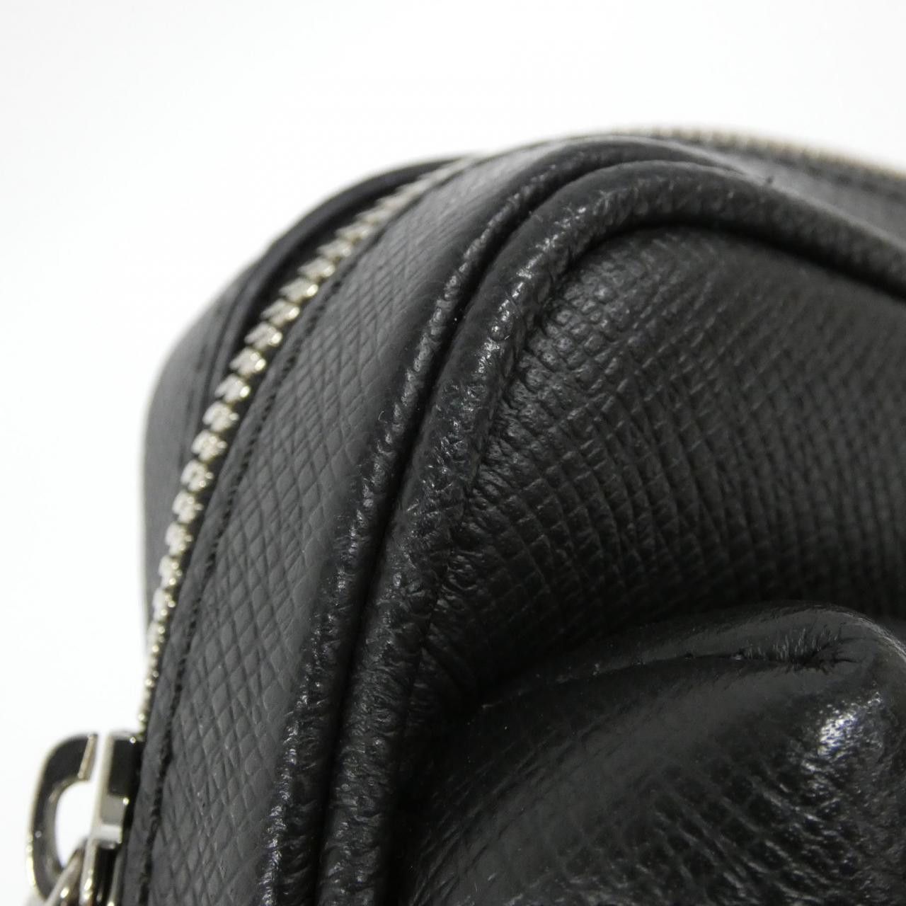 Louis Vuitton Louis Vuitton Louis Vuitton Taiga Shoulder Bag Leather Shoulder Bag M33438 DUTY FREE for USA Size ONE SIZE - 7 Thumbnail