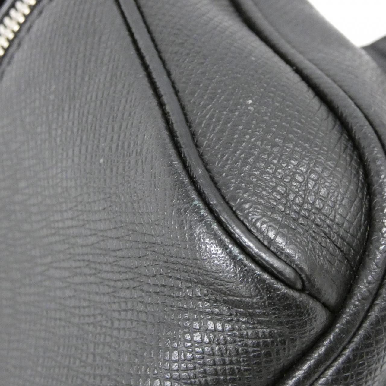 Louis Vuitton Louis Vuitton Louis Vuitton Taiga Shoulder Bag Leather Shoulder Bag M33438 DUTY FREE for USA Size ONE SIZE - 4 Thumbnail