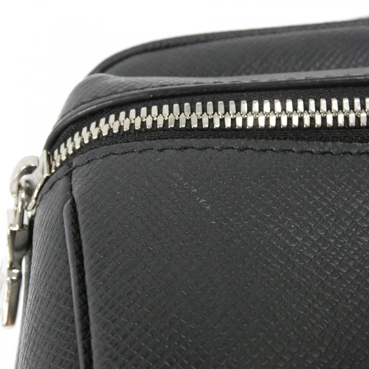 Louis Vuitton Louis Vuitton Louis Vuitton Taiga Shoulder Bag Leather Shoulder Bag M33438 DUTY FREE for USA Size ONE SIZE - 8 Thumbnail