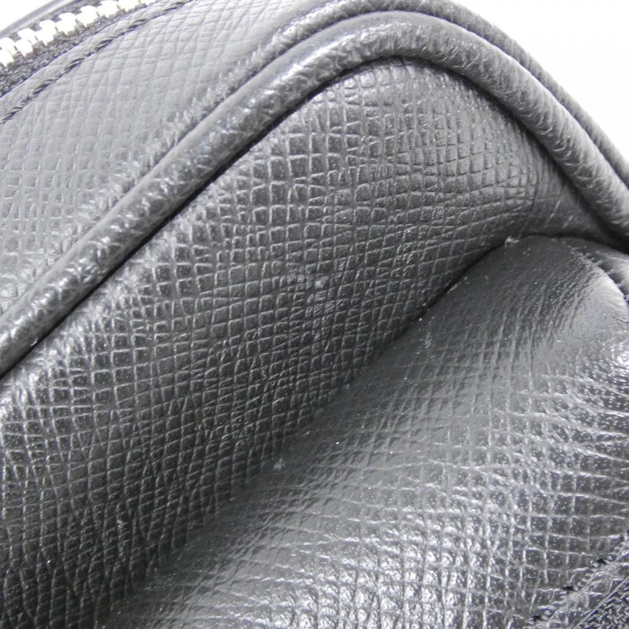 Louis Vuitton Louis Vuitton Louis Vuitton Taiga Shoulder Bag Leather Shoulder Bag M33438 DUTY FREE for USA Size ONE SIZE - 6 Thumbnail