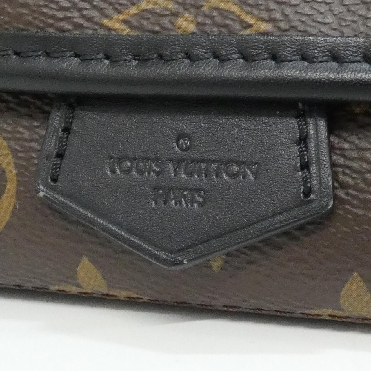 Louis Vuitton Louis Vuitton Louis Vuitton Magnetic Messenger Monogram Shoulder Bag Textile Shoulder Bag M45557 DUTY FREE for USA Size ONE SIZE - 4 Thumbnail