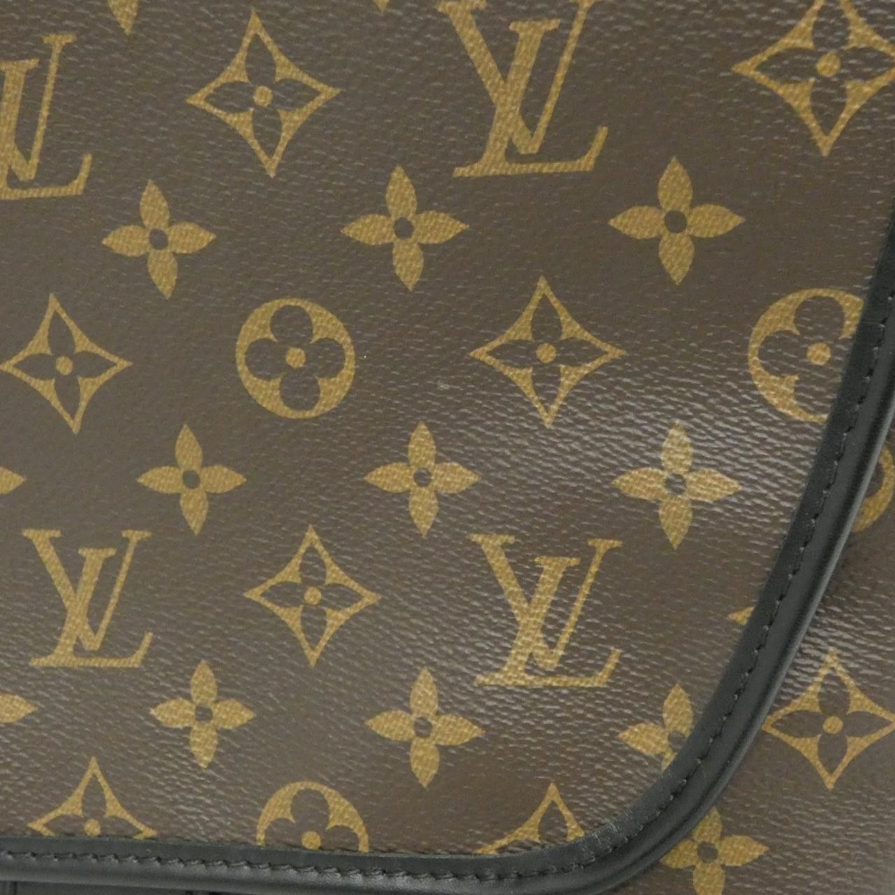 Louis Vuitton Louis Vuitton Louis Vuitton Magnetic Messenger Monogram Shoulder Bag Textile Shoulder Bag M45557 DUTY FREE for USA Size ONE SIZE - 5 Thumbnail