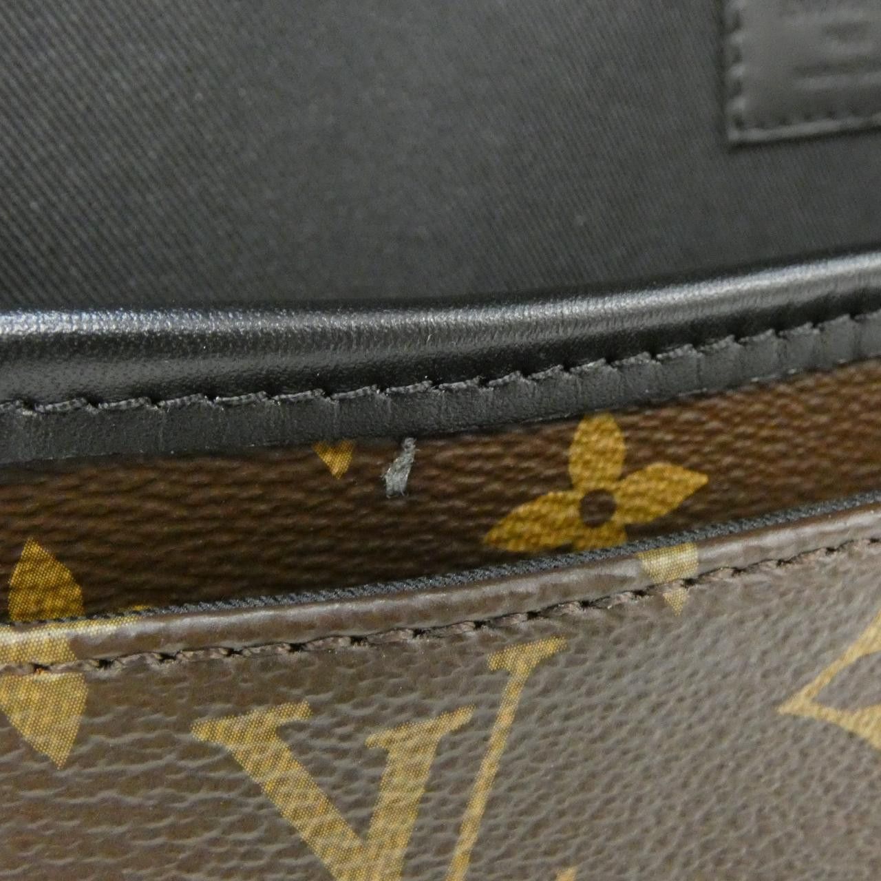 Louis Vuitton Louis Vuitton Louis Vuitton Magnetic Messenger Monogram Shoulder Bag Textile Shoulder Bag M45557 DUTY FREE for USA Size ONE SIZE - 10 Thumbnail