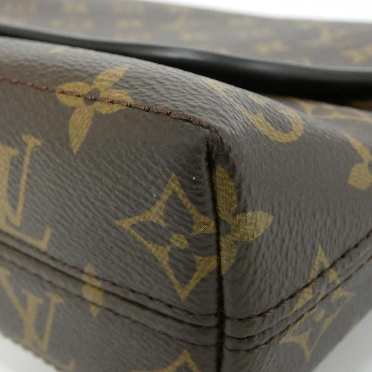 Louis Vuitton Louis Vuitton Louis Vuitton Magnetic Messenger Monogram Shoulder Bag Textile Shoulder Bag M45557 DUTY FREE for USA Size ONE SIZE - 3 Thumbnail
