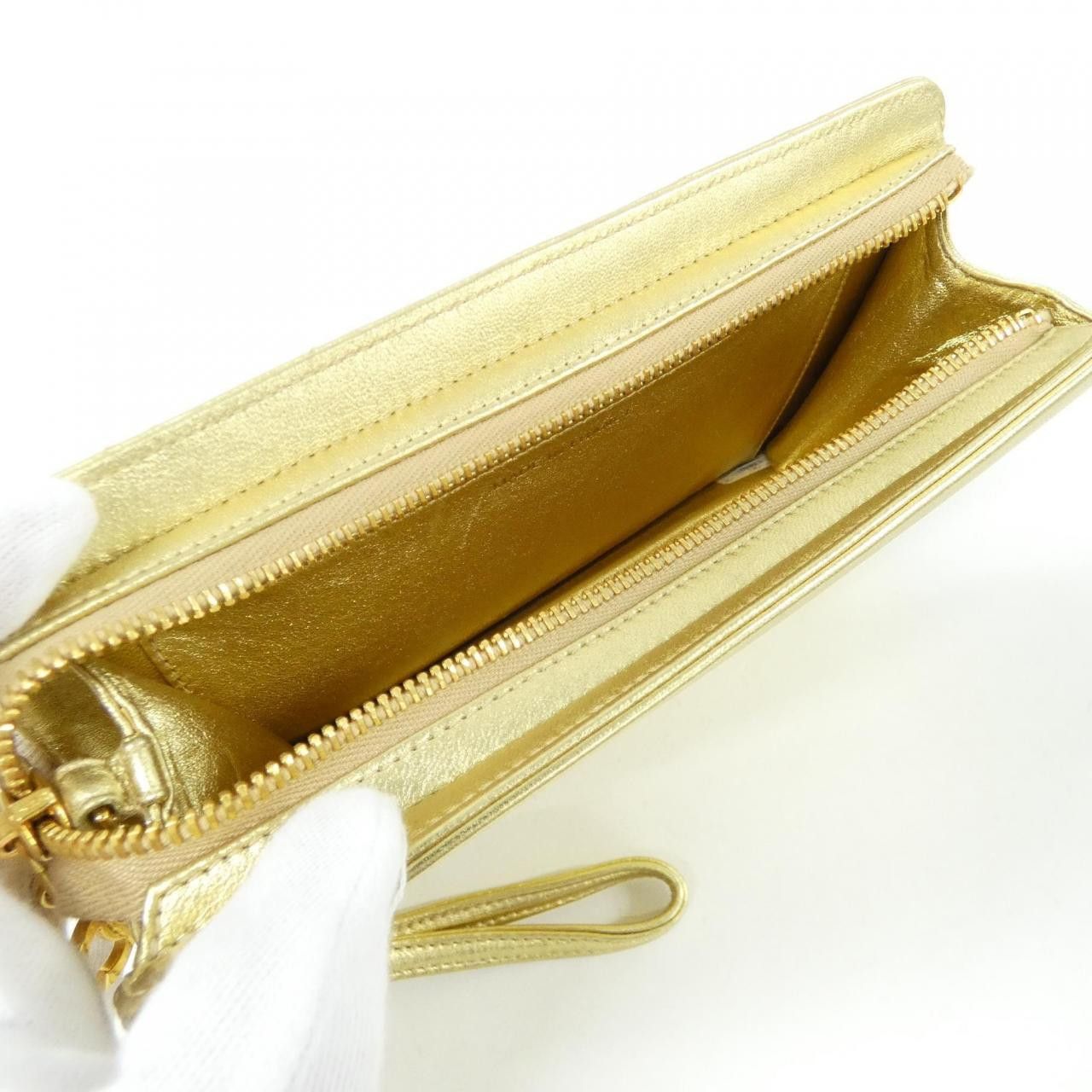 Chanel Chanel Chanel Metallic Lamb Shoulder Bag Leather Handbag DUTY FREE for USA Size ONE SIZE - 7 Thumbnail