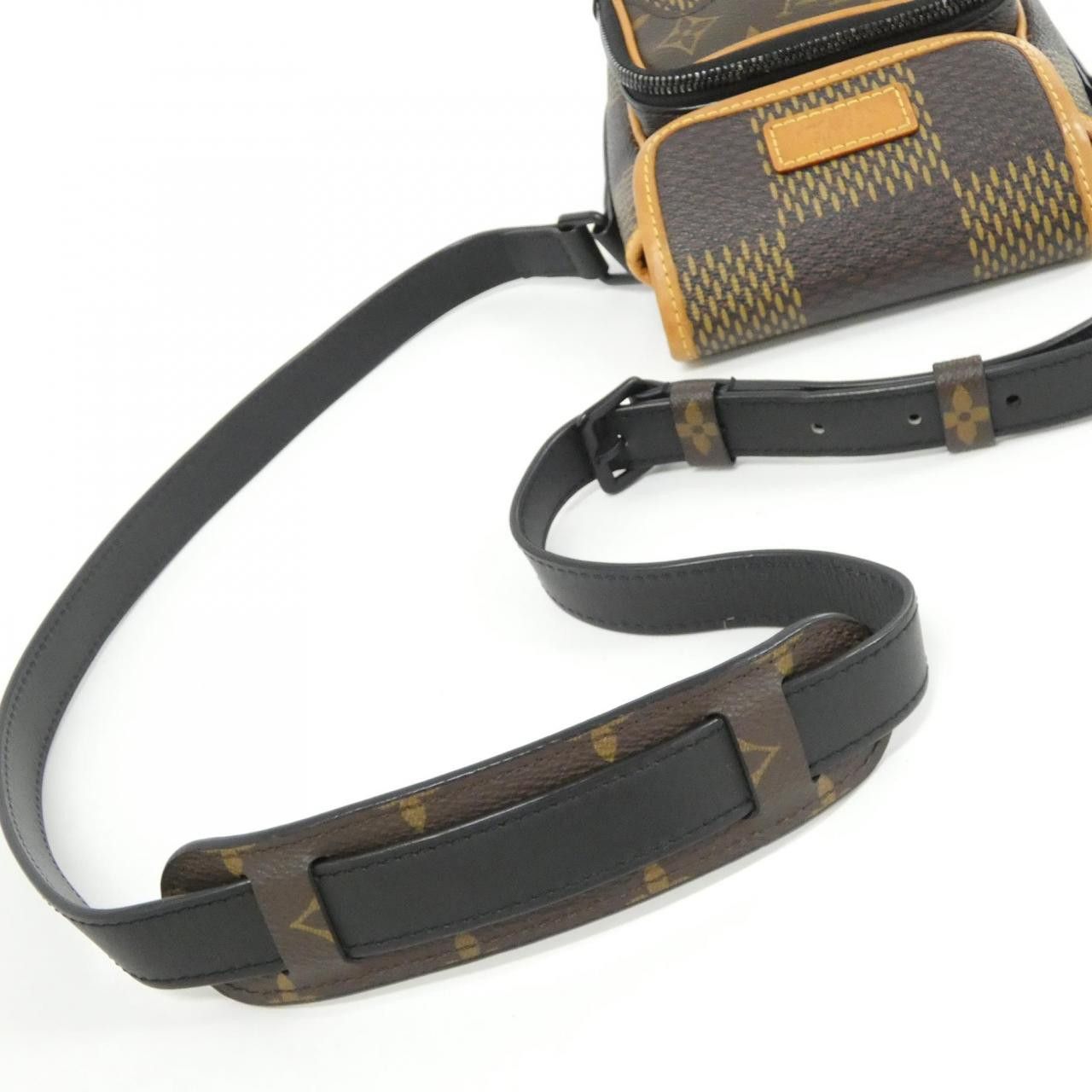 Louis Vuitton Louis Vuitton Louis Vuitton Amazon Messenger Damier Giant Shoulder Bag Textile Shoulder Bag N40357 DUTY FREE for USA Size ONE SIZE - 9 Thumbnail