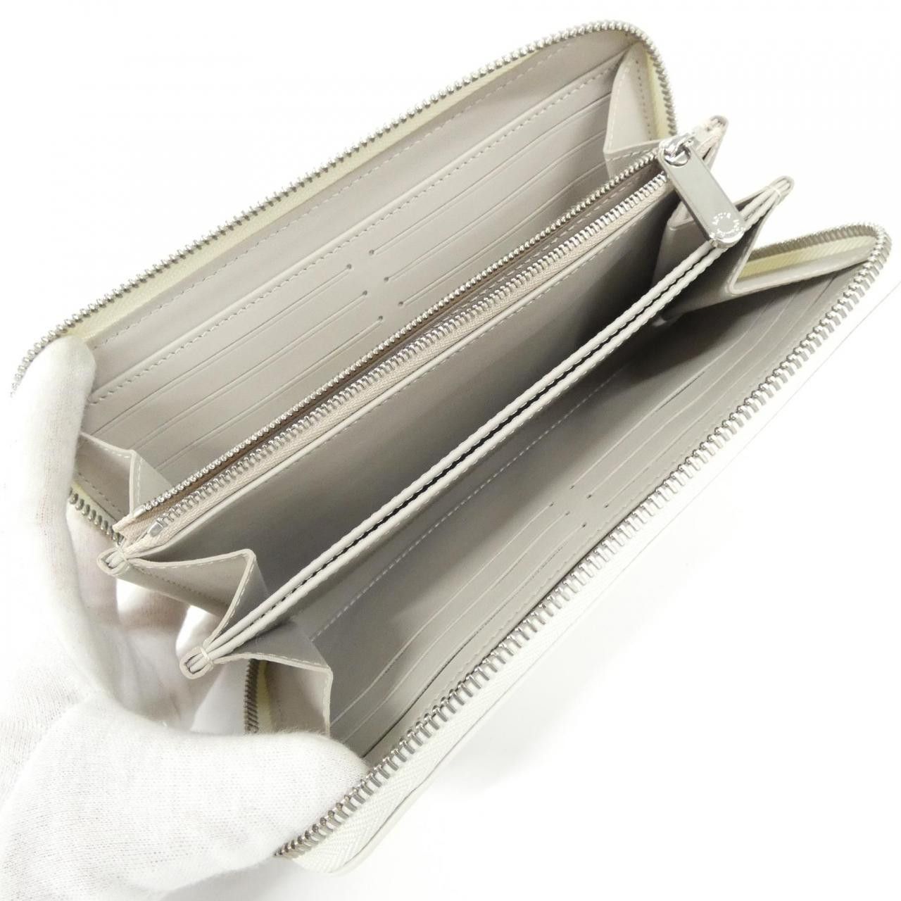 Louis Vuitton Louis Vuitton Louis Vuitton Mahina Calf Long Wallet Leather Long Wallet M11366 DUTY FREE for USA Size ONE SIZE - 5 Thumbnail