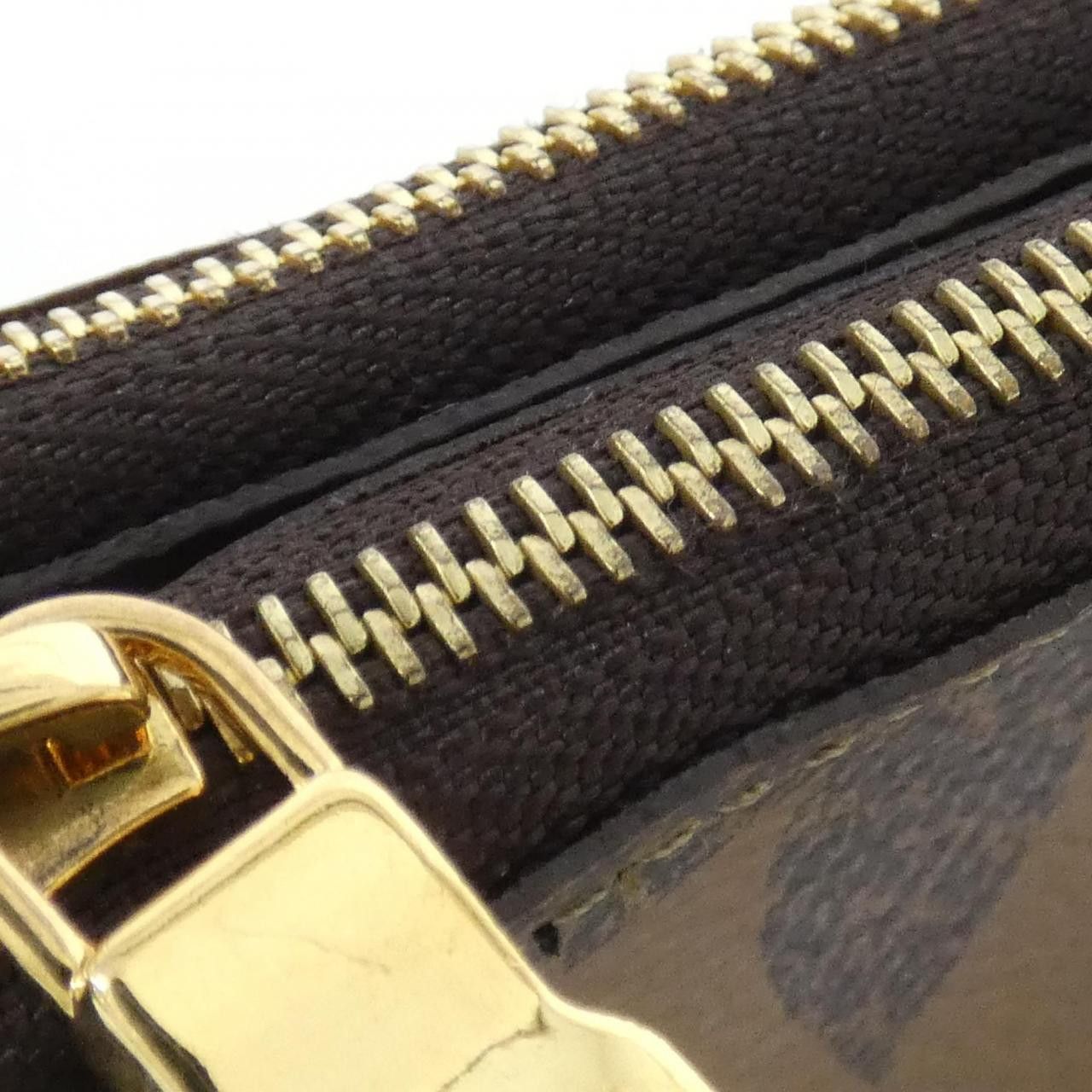 Louis Vuitton Louis Vuitton Louis Vuitton Monogram Giant Pochette Double Zip shoulder bag Textile Shoulder Bag M69203 DUTY FREE for USA Size ONE SIZE - 4 Thumbnail