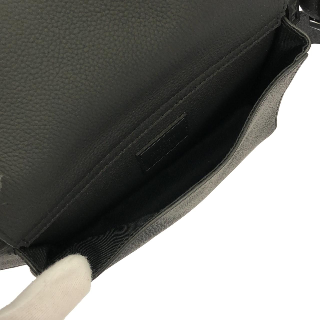 Louis Vuitton Louis Vuitton Louis Vuitton LV Aerogram Takeoff Sling Calf Shoulder Bag Leather Shoulder Bag M57081 DUTY FREE for USA Size ONE SIZE - 8 Thumbnail