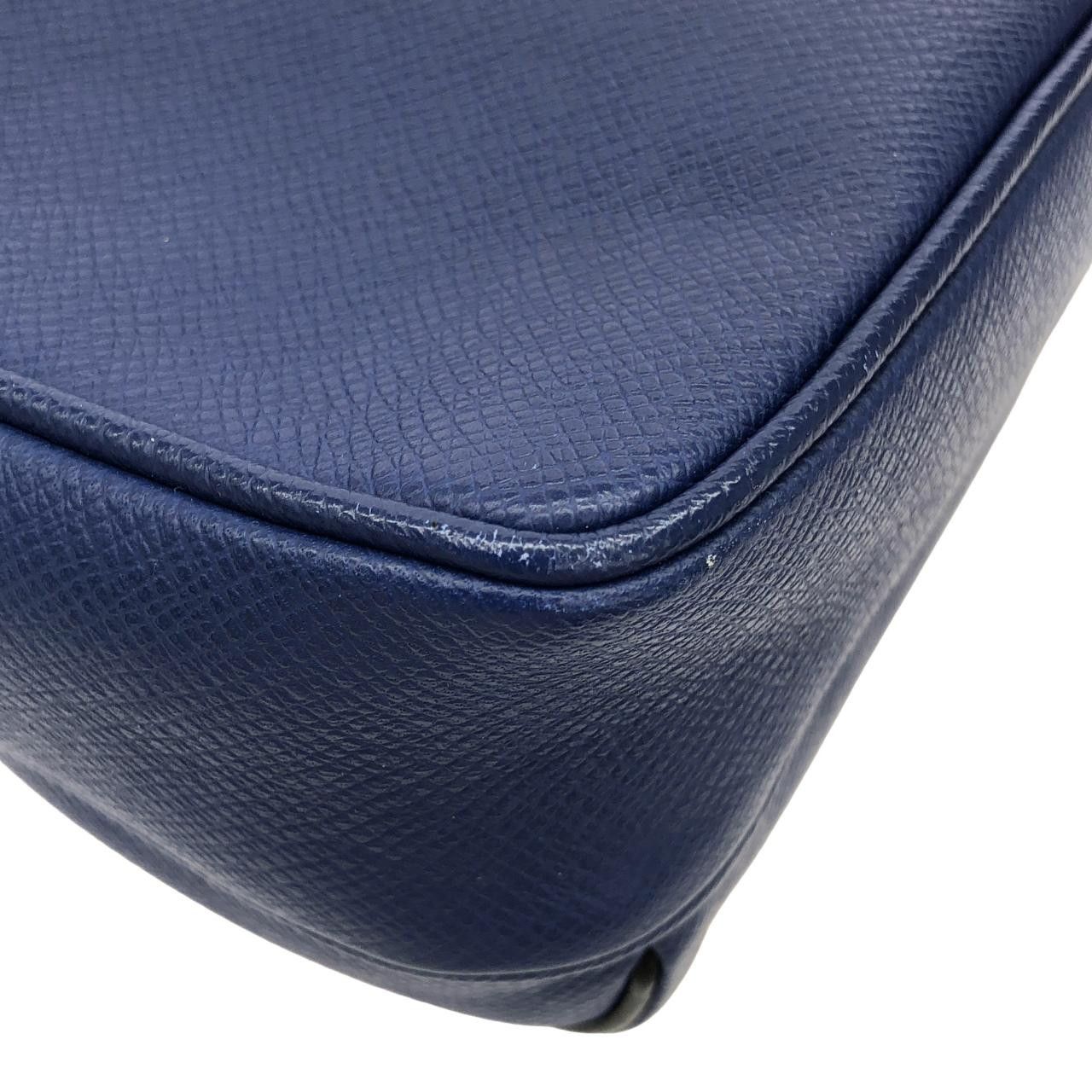 Louis Vuitton Louis Vuitton Louis Vuitton Taiga Outdoor Messenger Shoulder Bag Leather Shoulder Bag M33437 DUTY FREE for USA Size ONE SIZE - 3 Thumbnail