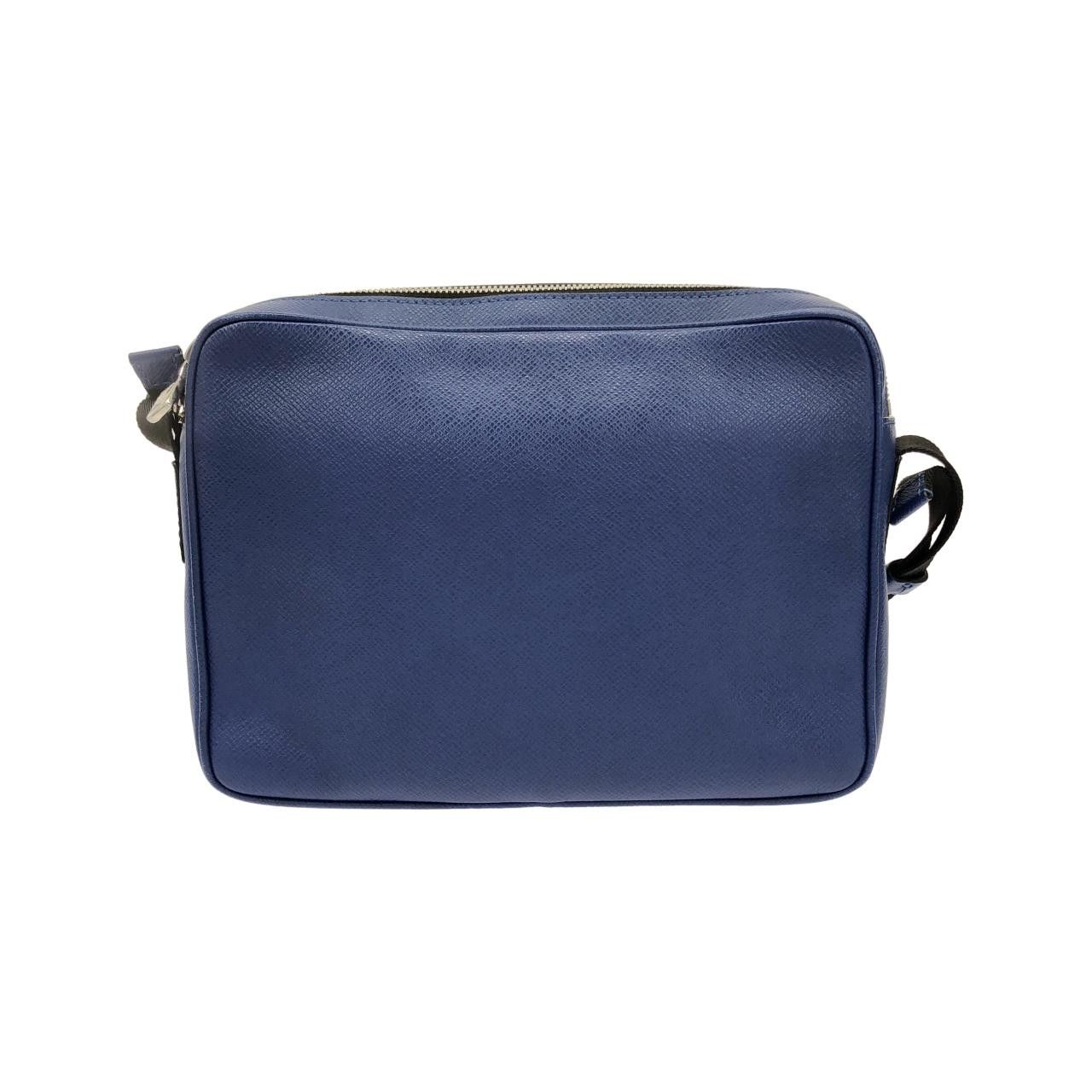 Louis Vuitton Louis Vuitton Louis Vuitton Taiga Outdoor Messenger Shoulder Bag Leather Shoulder Bag M33437 DUTY FREE for USA Size ONE SIZE - 2 Thumbnail