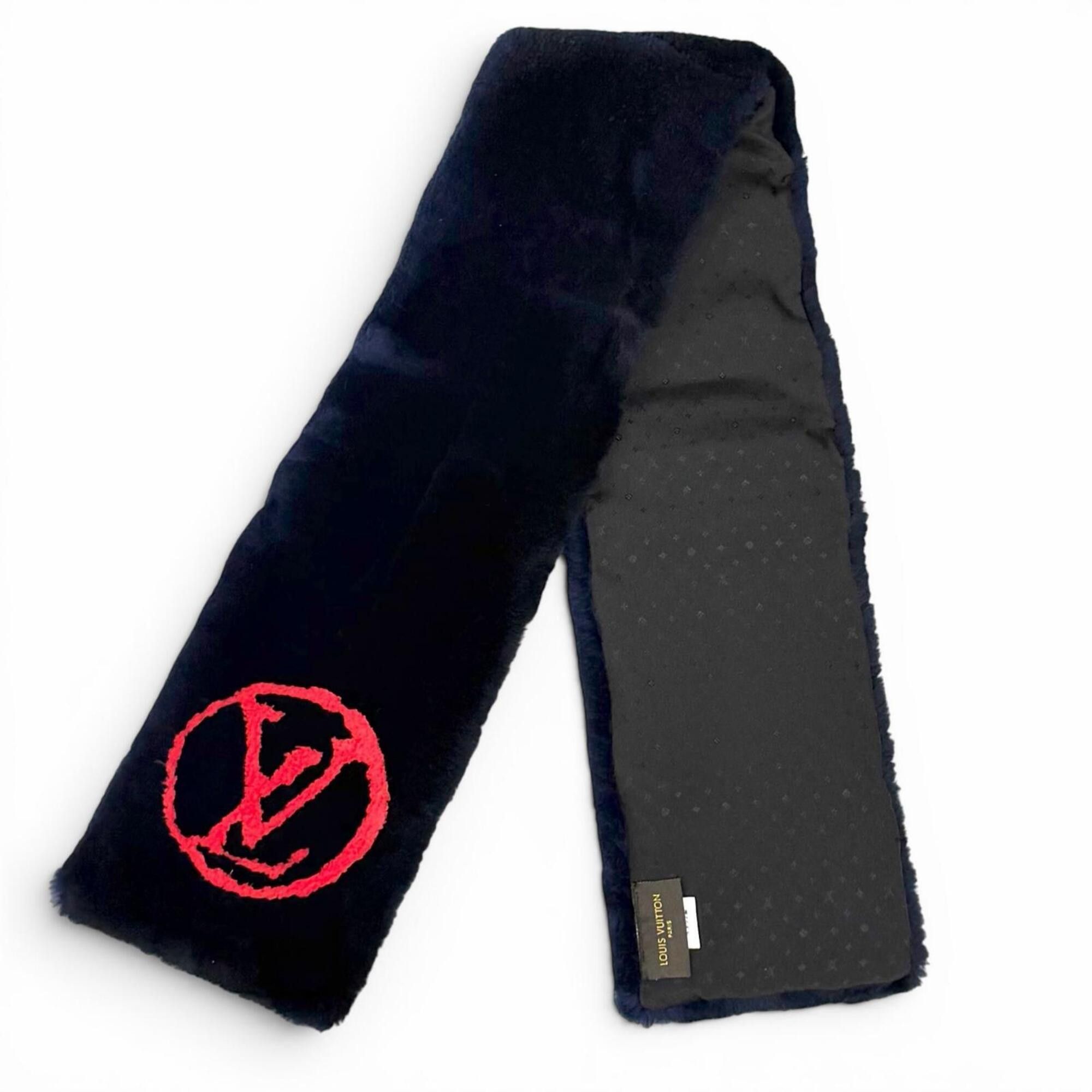 Louis Vuitton LOUIS VUITTON M73024 Beaver Silk Echarpe Shirring Darling Scarf, Navy Red, Made in Italy, Authentic, Women's, with Box and Dust Bag. Size ONE SIZE - 3 Thumbnail