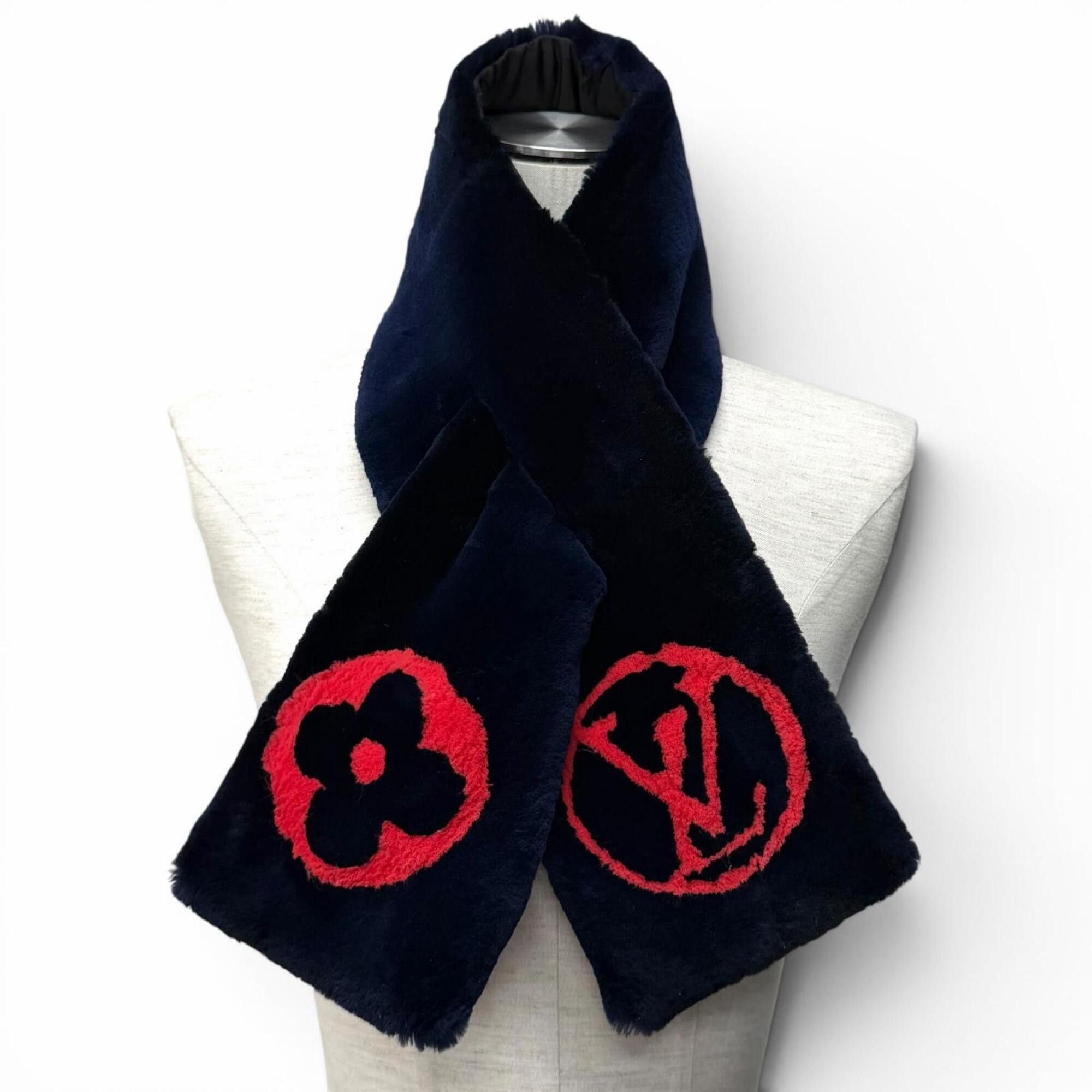 Louis Vuitton LOUIS VUITTON M73024 Beaver Silk Echarpe Shirring Darling Scarf, Navy Red, Made in Italy, Authentic, Women's, with Box and Dust Bag. Size ONE SIZE - 4 Thumbnail