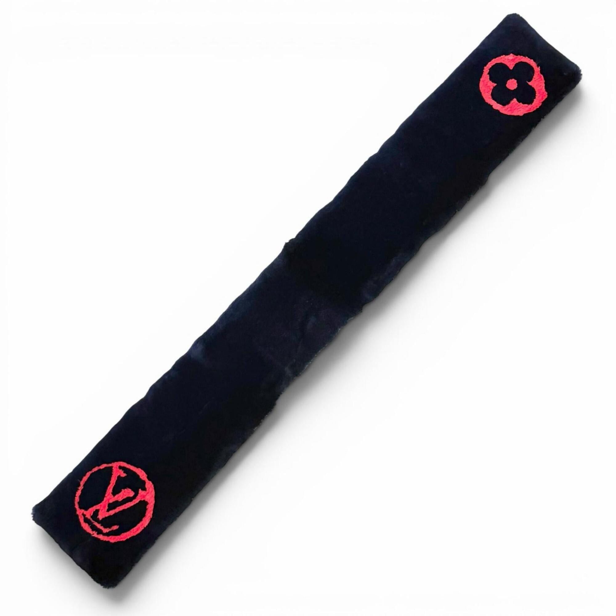 Louis Vuitton LOUIS VUITTON M73024 Beaver Silk Echarpe Shirring Darling Scarf, Navy Red, Made in Italy, Authentic, Women's, with Box and Dust Bag. Size ONE SIZE - 5 Thumbnail
