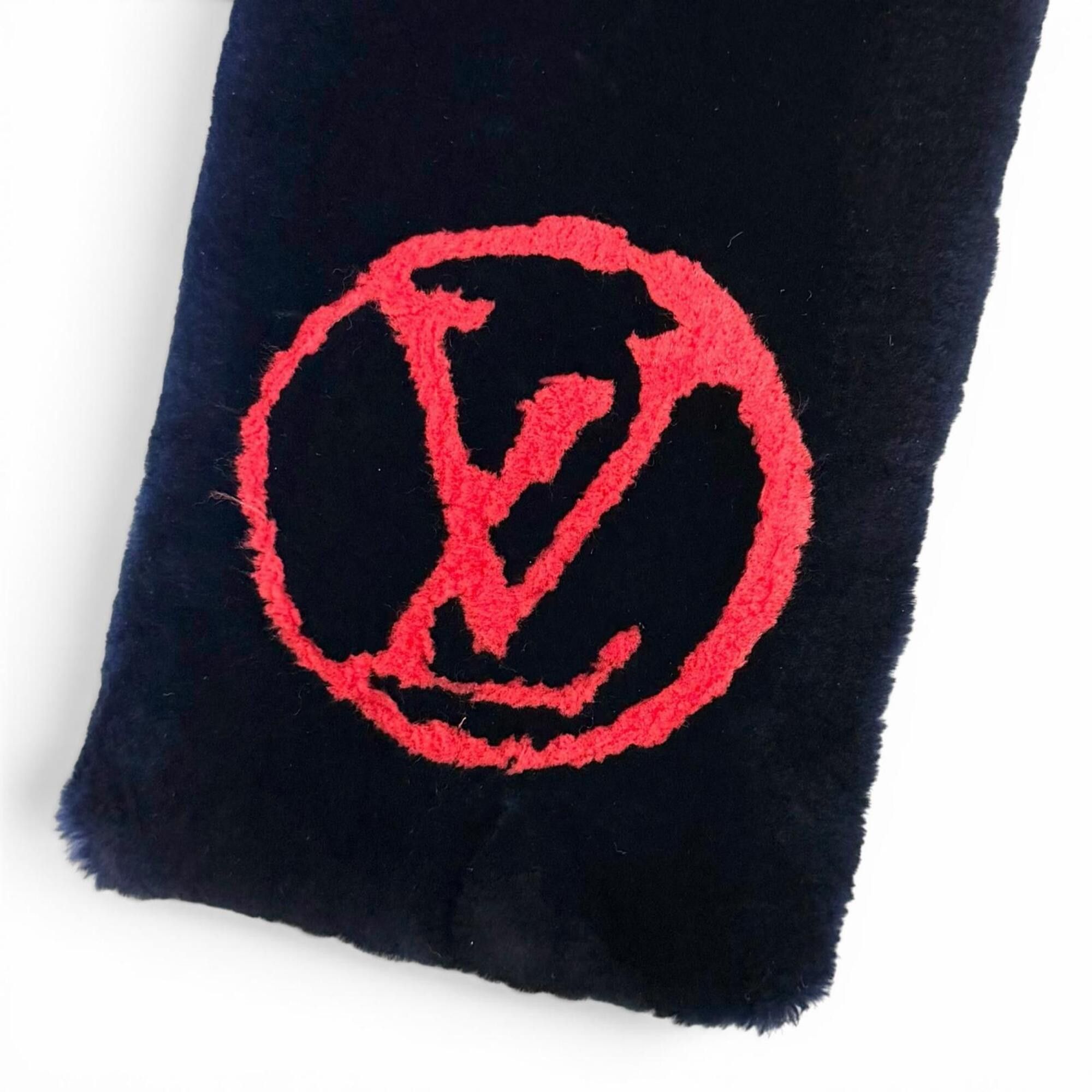 Louis Vuitton LOUIS VUITTON M73024 Beaver Silk Echarpe Shirring Darling Scarf, Navy Red, Made in Italy, Authentic, Women's, with Box and Dust Bag. Size ONE SIZE - 6 Thumbnail