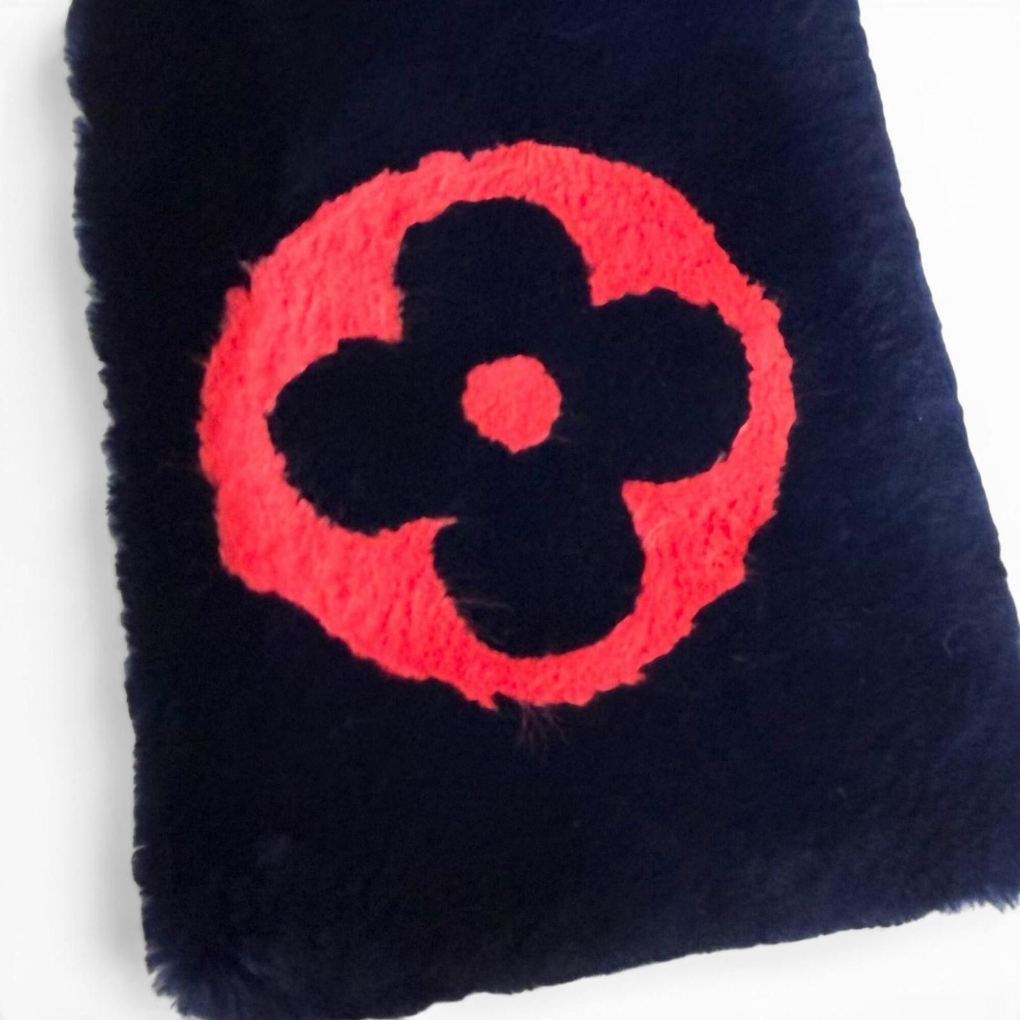 Louis Vuitton LOUIS VUITTON M73024 Beaver Silk Echarpe Shirring Darling Scarf, Navy Red, Made in Italy, Authentic, Women's, with Box and Dust Bag. Size ONE SIZE - 7 Thumbnail
