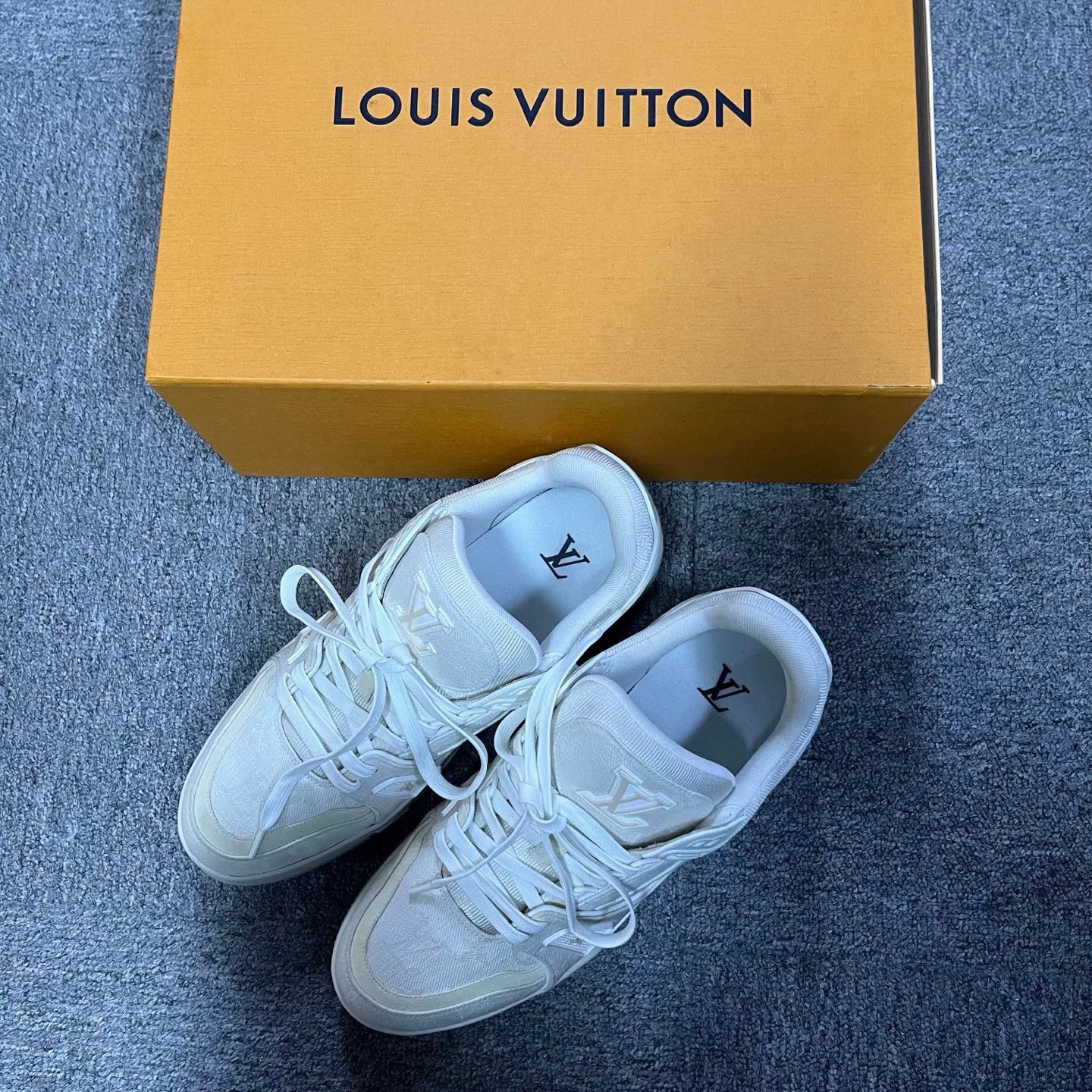 Louis Vuitton Louis Vuitton White Mesh Denim Trainer Sneakers Size 9 Size US 10 / EU 43 - 2 Thumbnail