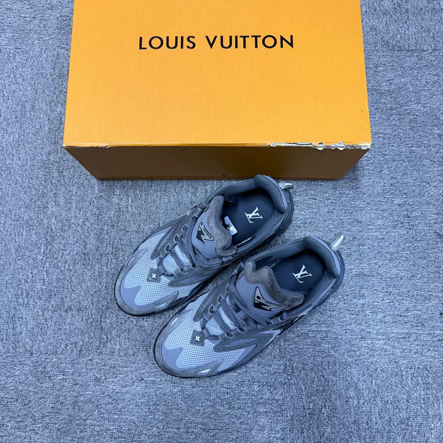 Louis Vuitton Louis Vuitton Gray Mesh Leather Sneakers Size 7.5 Size US 8.5 / EU 41-42 - 2 Thumbnail