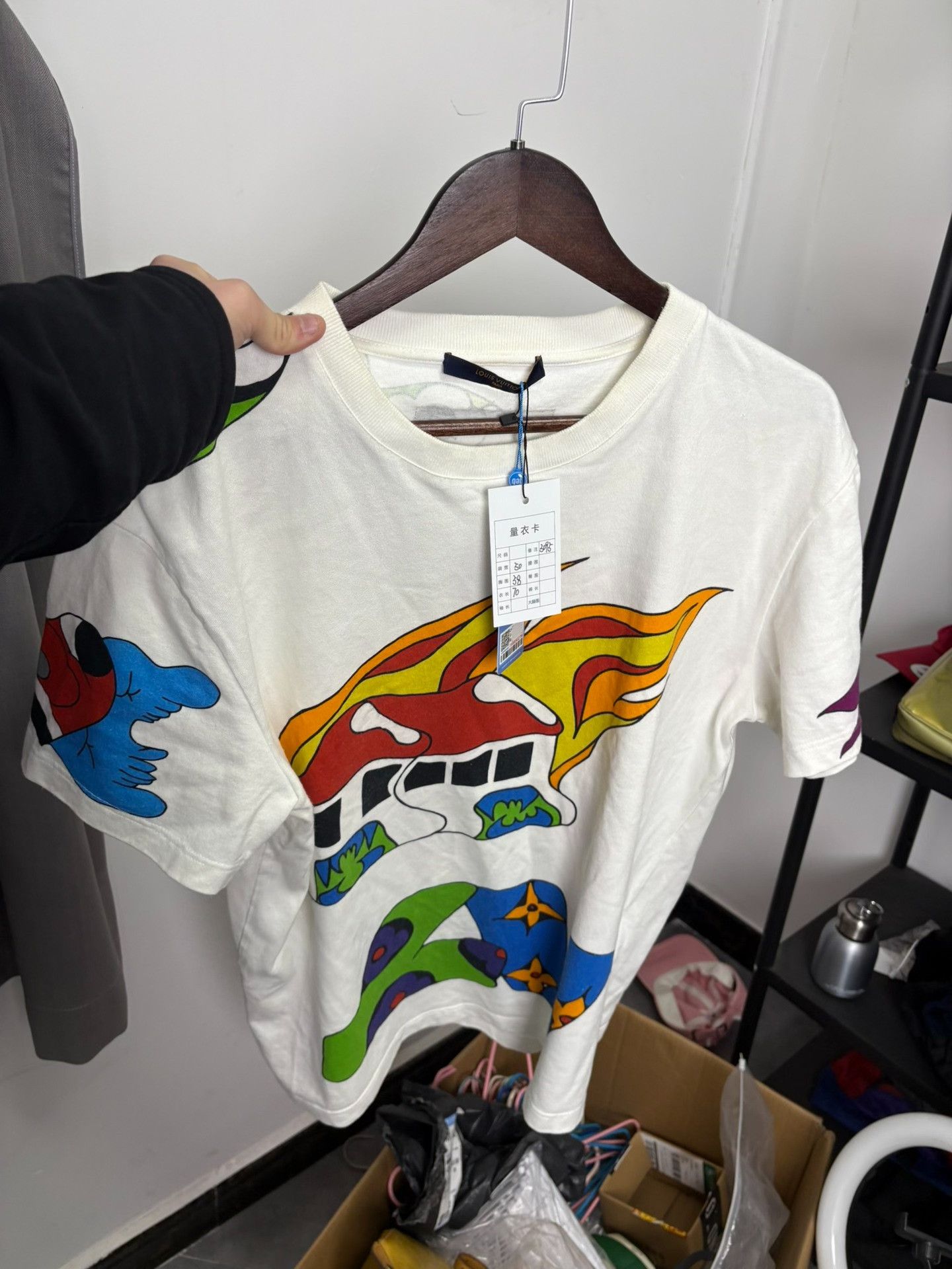 Louis Vuitton Louis Vuitton Cartoon Hotel Print T-Shirt L Size US L / EU 52-54 / 3 - 8 Thumbnail