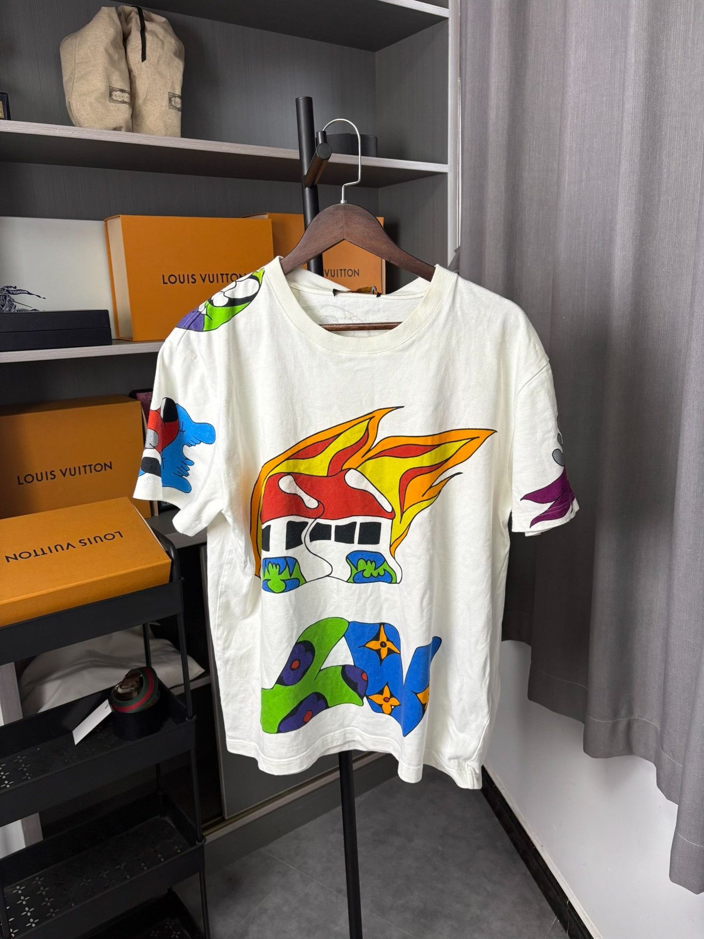 Louis Vuitton Louis Vuitton Cartoon Hotel Print T-Shirt L Size US L / EU 52-54 / 3 - 2 Thumbnail