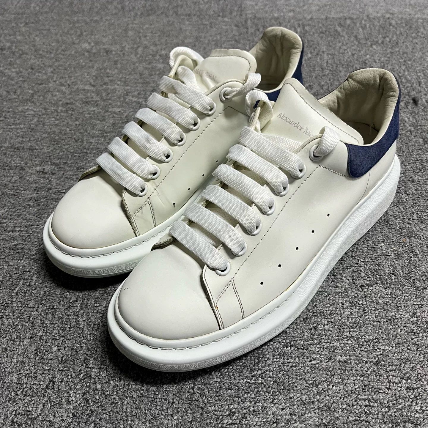 Alexander McQueen Alexander McQueen Navy Suede Heel Oversized Sneakers 42 Size US 9 / EU 42 - 2 Thumbnail