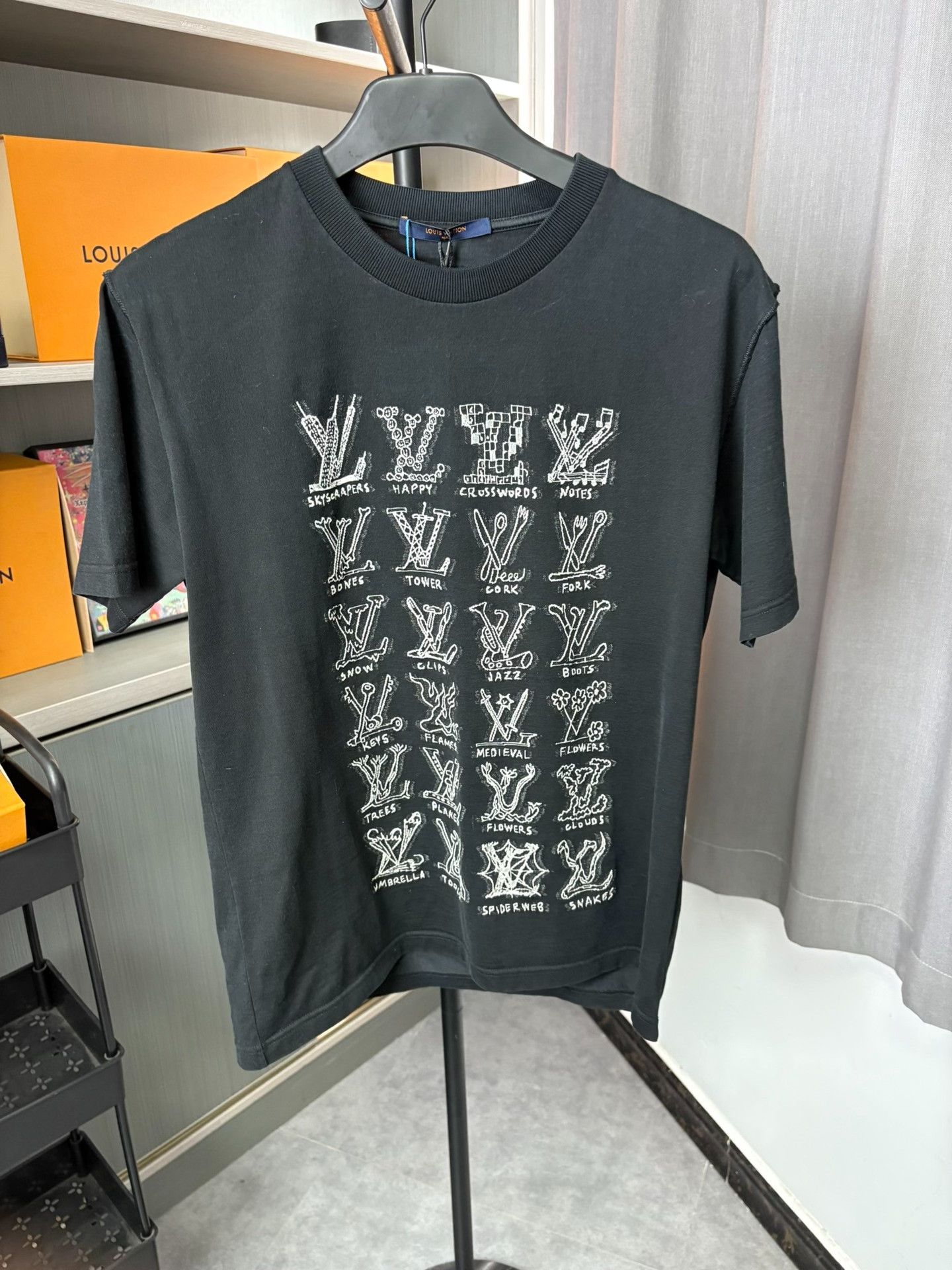 Louis Vuitton Louis Vuitton Alphabet Logo Graphic T-Shirt L Size US L / EU 52-54 / 3 - 2 Thumbnail