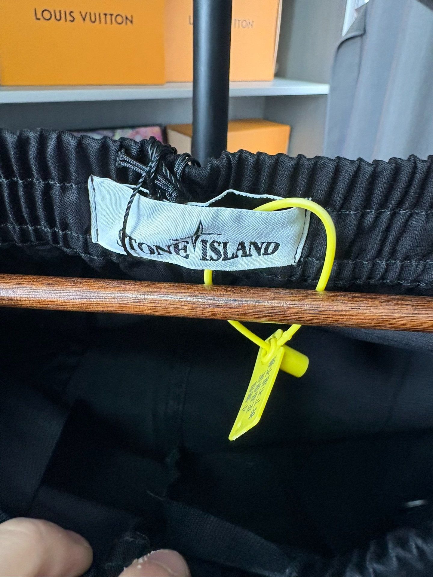 Stone Island Stone Island Patch Logo Cargo Shorts 30 Size US 30 / EU 46 - 4 Thumbnail