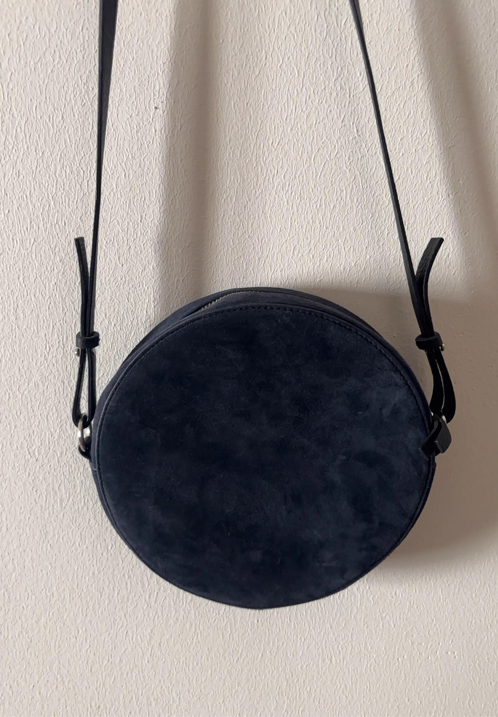 Cos Cos Circle suede crossbody bag Crossbody Bag Size ONE SIZE - 2 Thumbnail