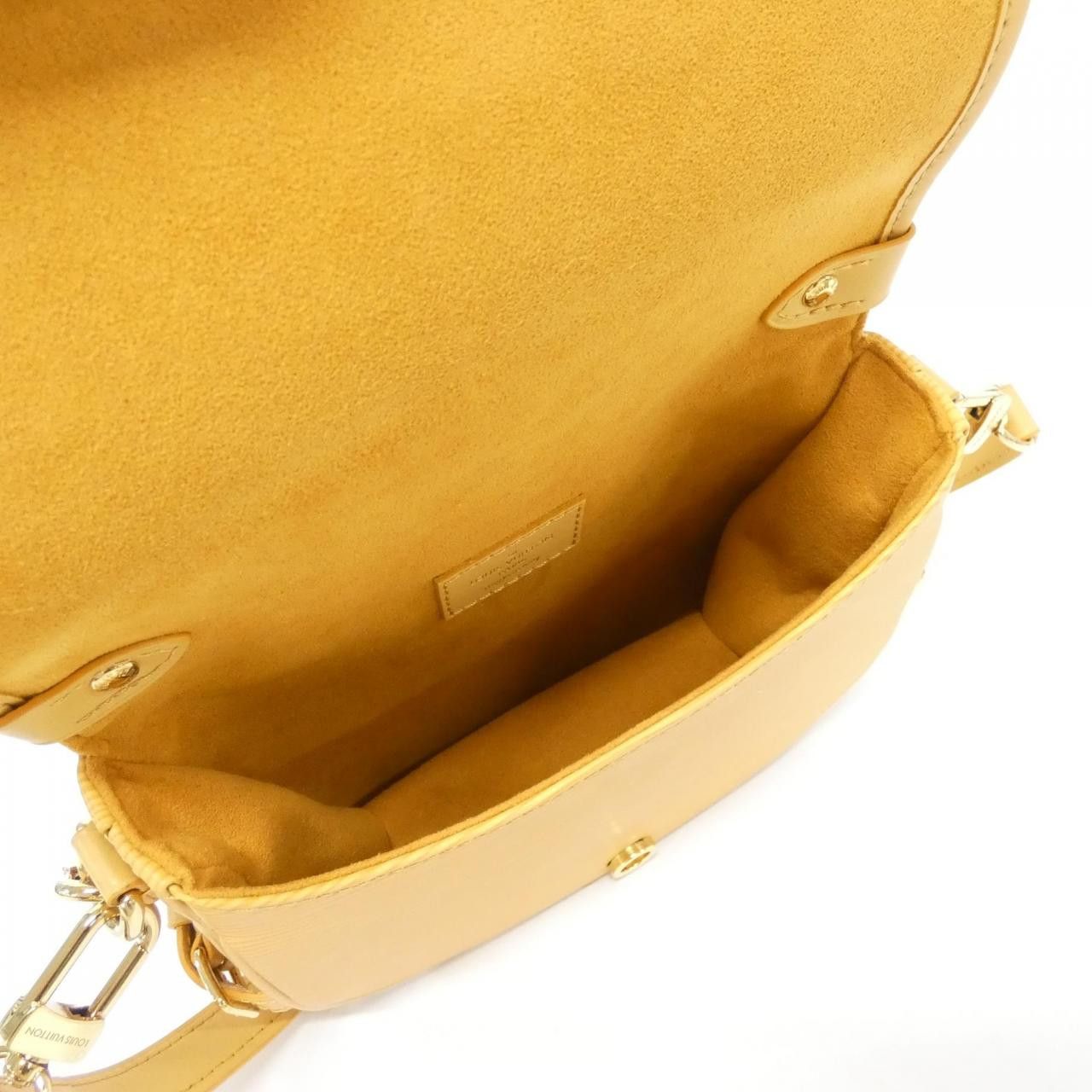 Louis Vuitton Louis Vuitton Louis Vuitton Epi Saumur BB Shoulder Bag Leather Shoulder Bag M23471 DUTY FREE for USA Size ONE SIZE - 6 Thumbnail
