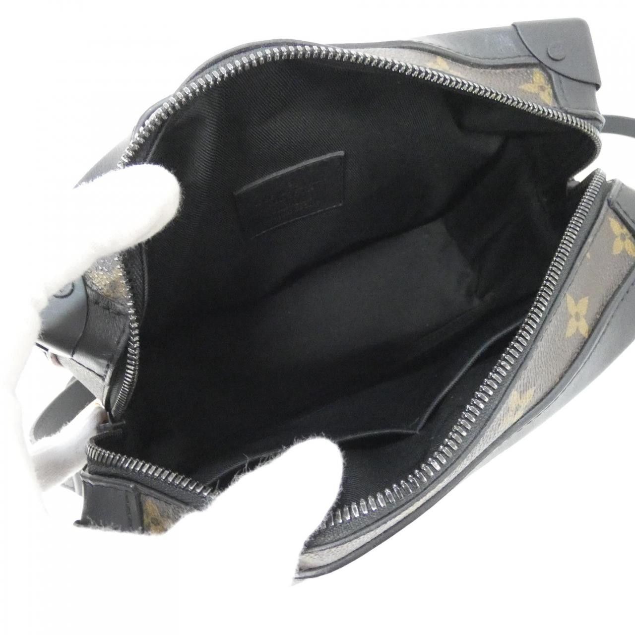 Louis Vuitton Louis Vuitton Louis Vuitton Monogram Solar Powered Ray Soft Trunk Shoulder Bag Textile Shoulder Bag M44478 DUTY FREE for USA Size ONE SIZE - 7 Thumbnail