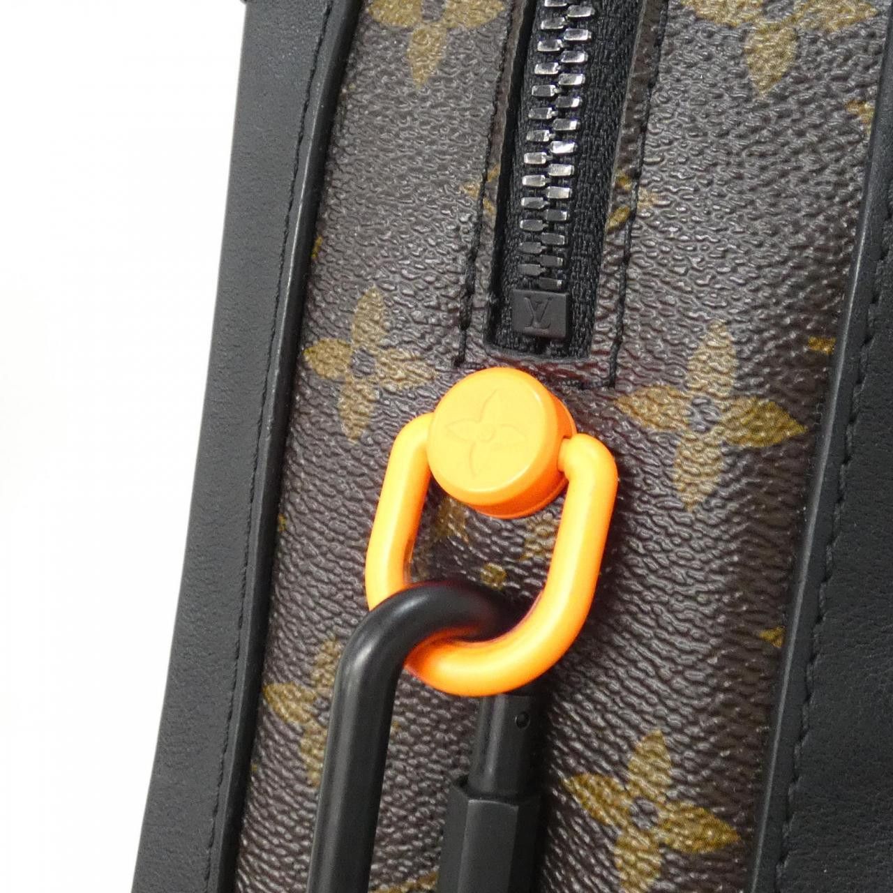 Louis Vuitton Louis Vuitton Louis Vuitton Monogram Solar Powered Ray Soft Trunk Shoulder Bag Textile Shoulder Bag M44478 DUTY FREE for USA Size ONE SIZE - 5 Thumbnail