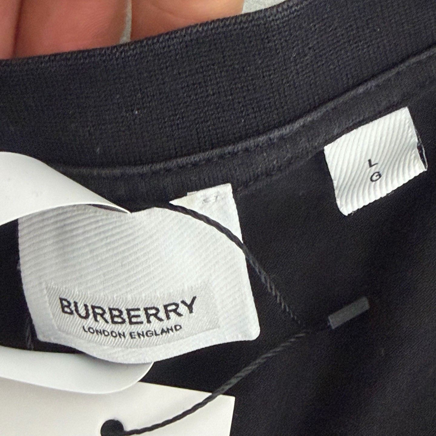 Burberry Burberry London England Logo T-Shirt Size L Size US L / EU 52-54 / 3 - 3 Thumbnail