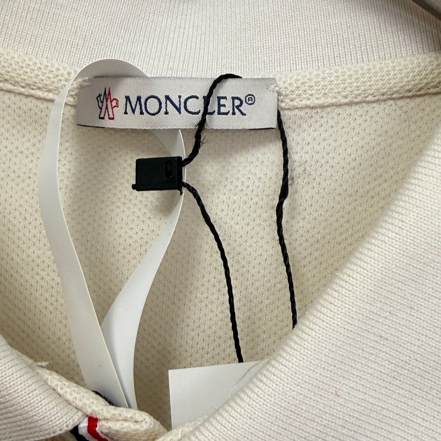 Moncler Moncler Embroidered Logo Polo Shirt L Size US L / EU 52-54 / 3 - 3 Thumbnail