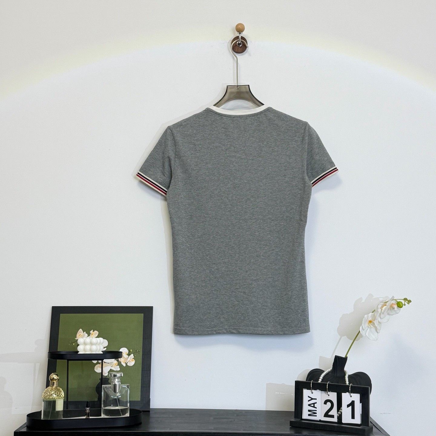 Moncler Moncler Logo Patch Contrast Trim T-Shirt Size L Size US L / EU 52-54 / 3 - 5 Thumbnail