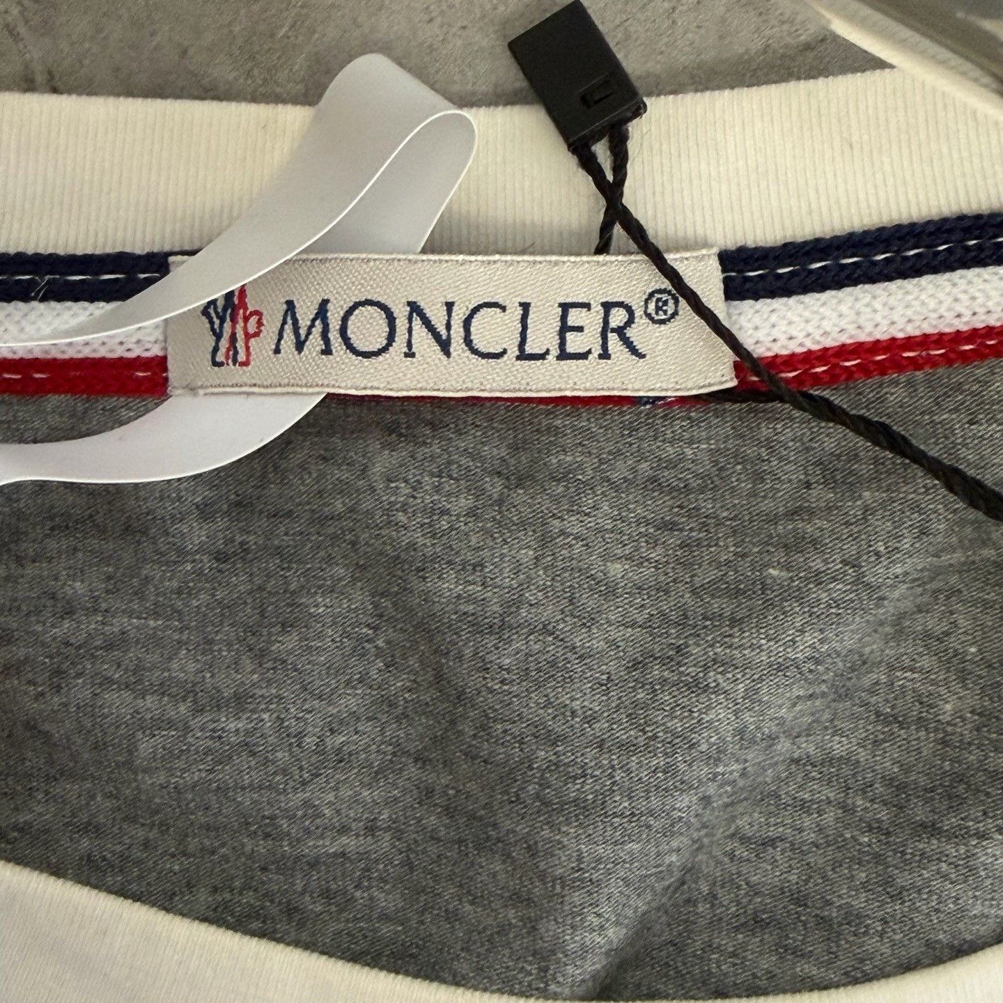 Moncler Moncler Logo Patch Contrast Trim T-Shirt Size L Size US L / EU 52-54 / 3 - 3 Thumbnail