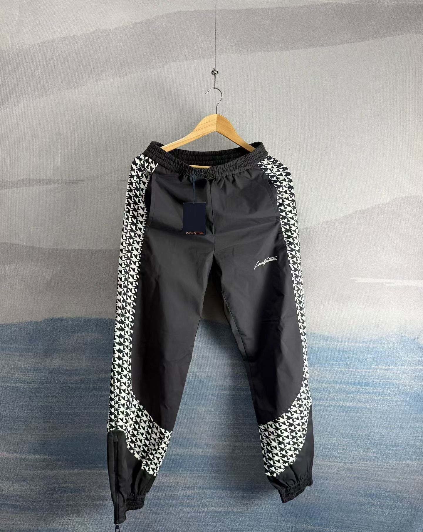Louis Vuitton Louis Vuitton Houndstooth Spliced Track Pants 27 Size US 27 - 2 Thumbnail