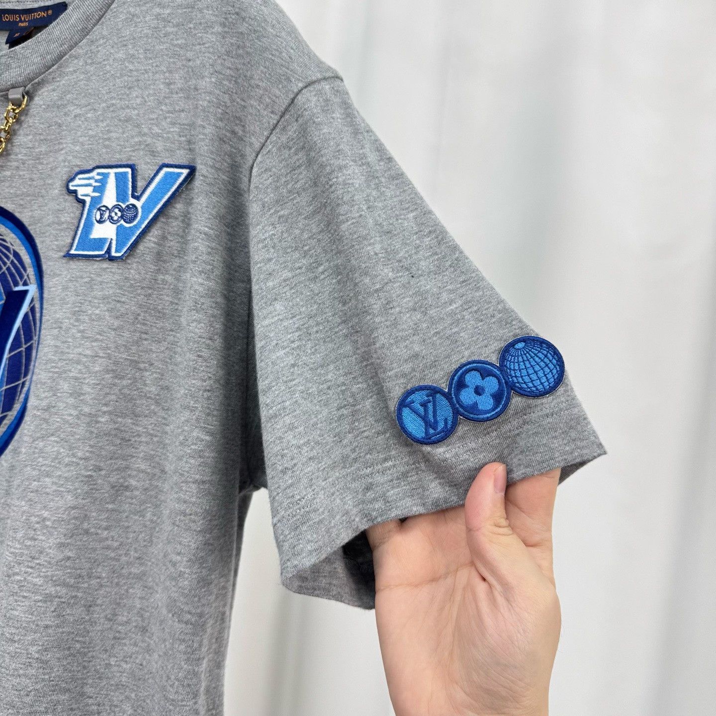 Louis Vuitton Louis Vuitton Globe Embroidered Chain T-Shirt XL Size US XL / EU 56 / 4 - 5 Thumbnail