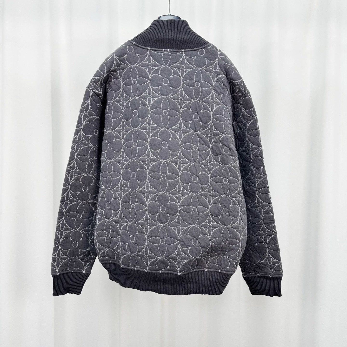 Louis Vuitton Louis Vuitton Embossed Monogram Quilted Jacket Size L Size US L / EU 52-54 / 3 - 3 Thumbnail