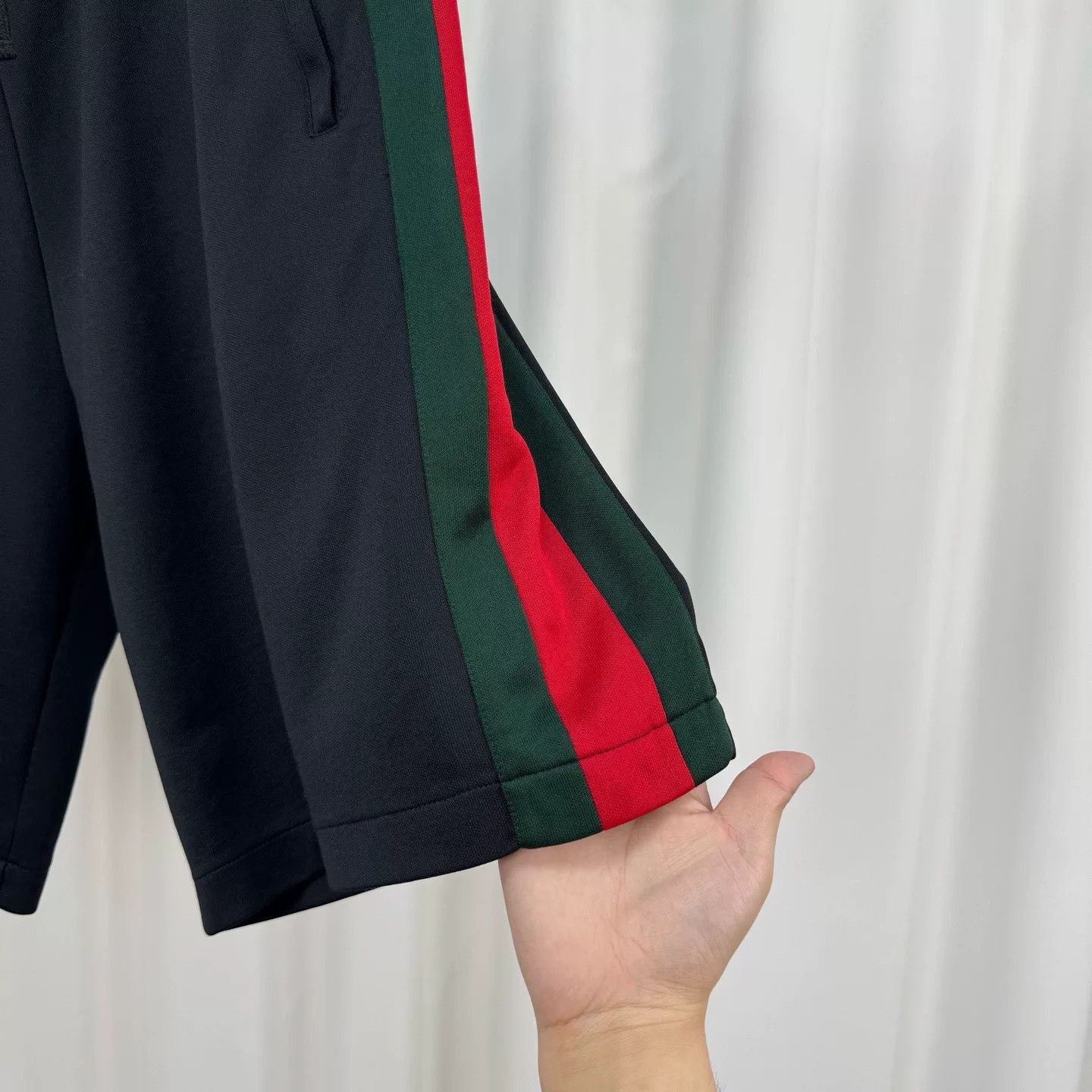 Gucci Gucci Web Stripe Track Shorts Size L Size US 34 / EU 50 - 5 Thumbnail