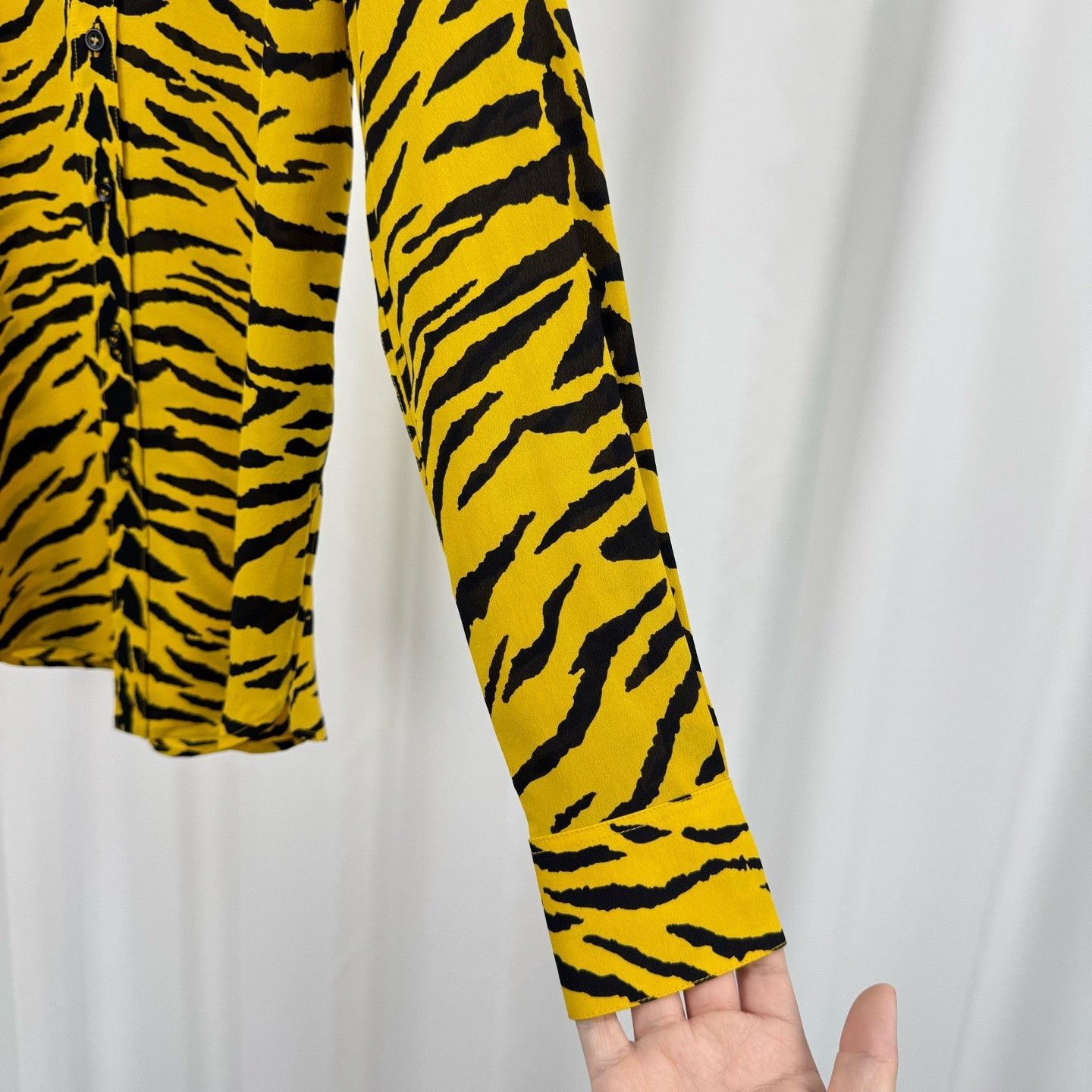Saint Laurent Paris Saint Laurent Tiger Print Silk Button Up FR 34 Size XS / US 0-2 / IT 36-38 - 5 Thumbnail