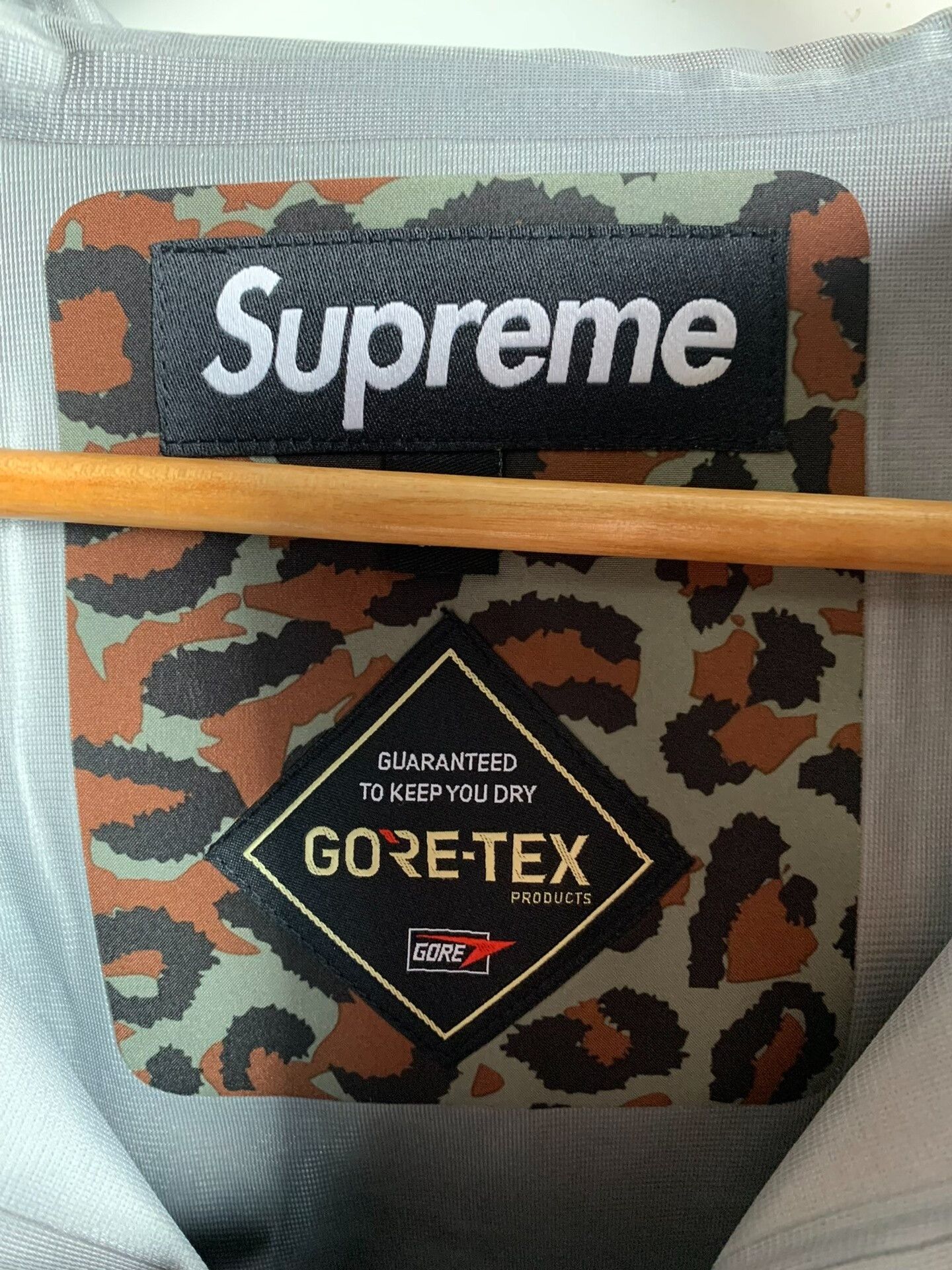 Supreme Supreme GORE-TEX Leopard Taped Seam Jacket L Size US L / EU 52-54 / 3 - 3 Thumbnail