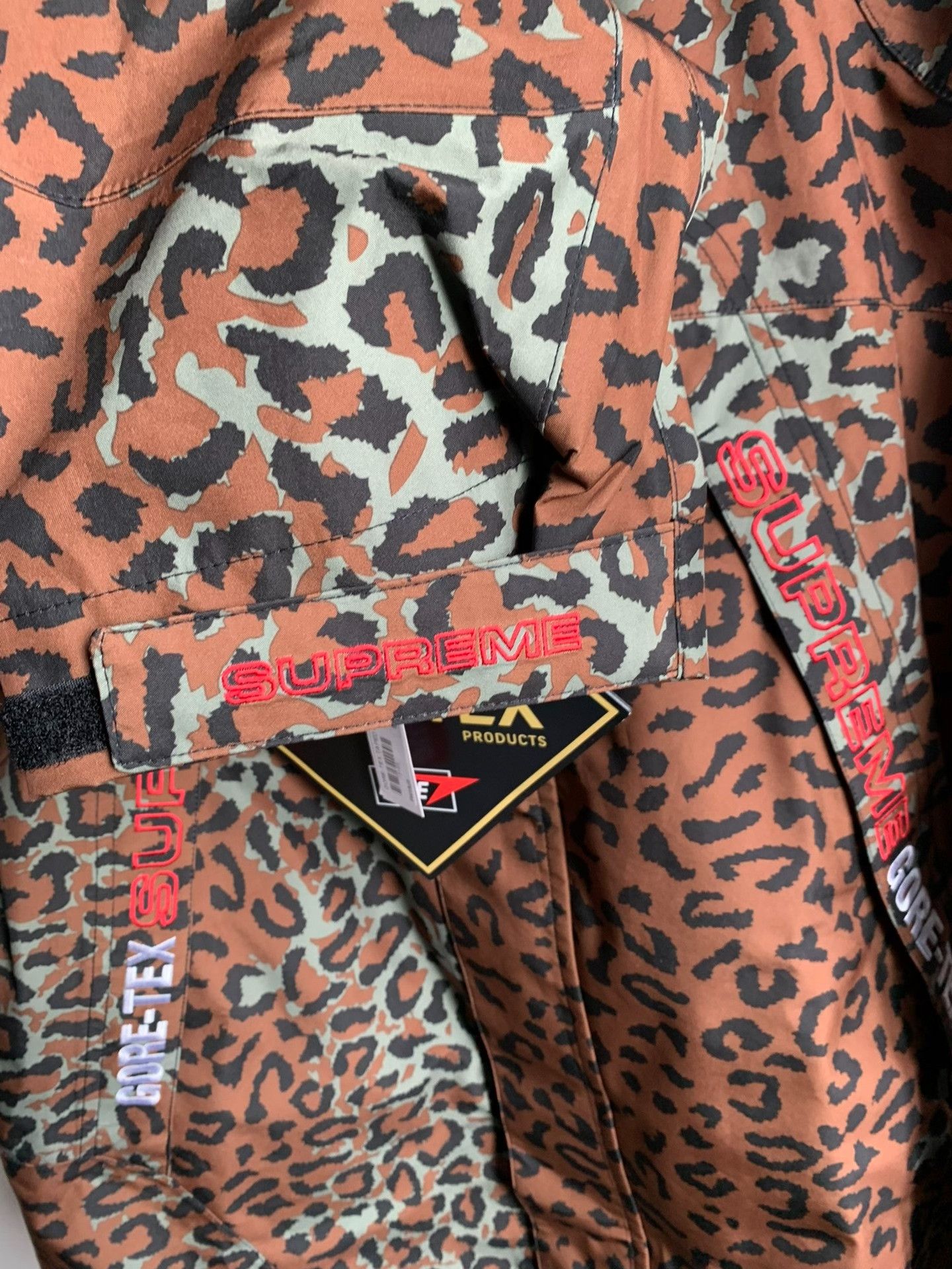 Supreme Supreme GORE-TEX Leopard Taped Seam Jacket L Size US L / EU 52-54 / 3 - 8 Thumbnail