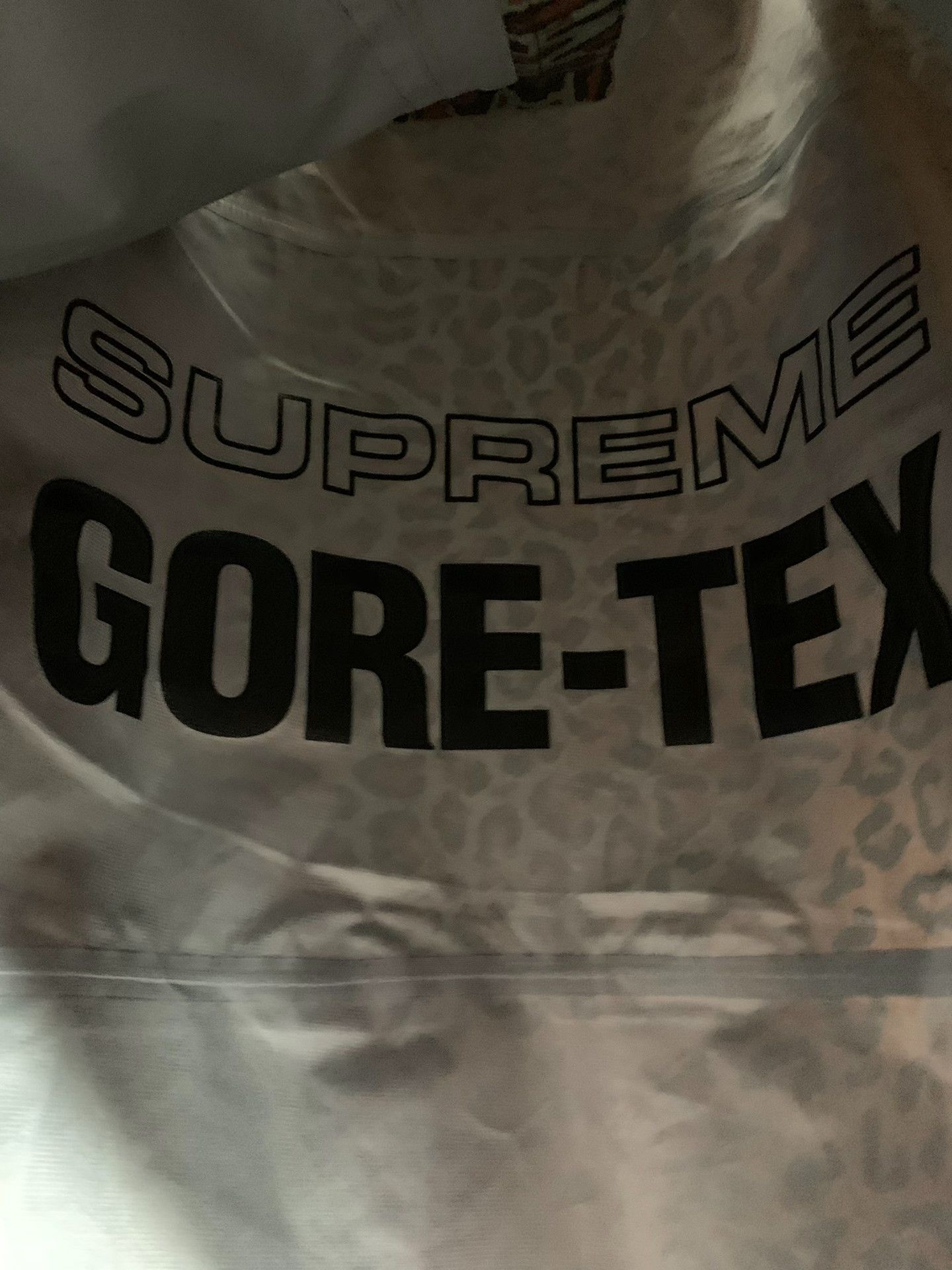 Supreme Supreme GORE-TEX Leopard Taped Seam Jacket L Size US L / EU 52-54 / 3 - 6 Thumbnail