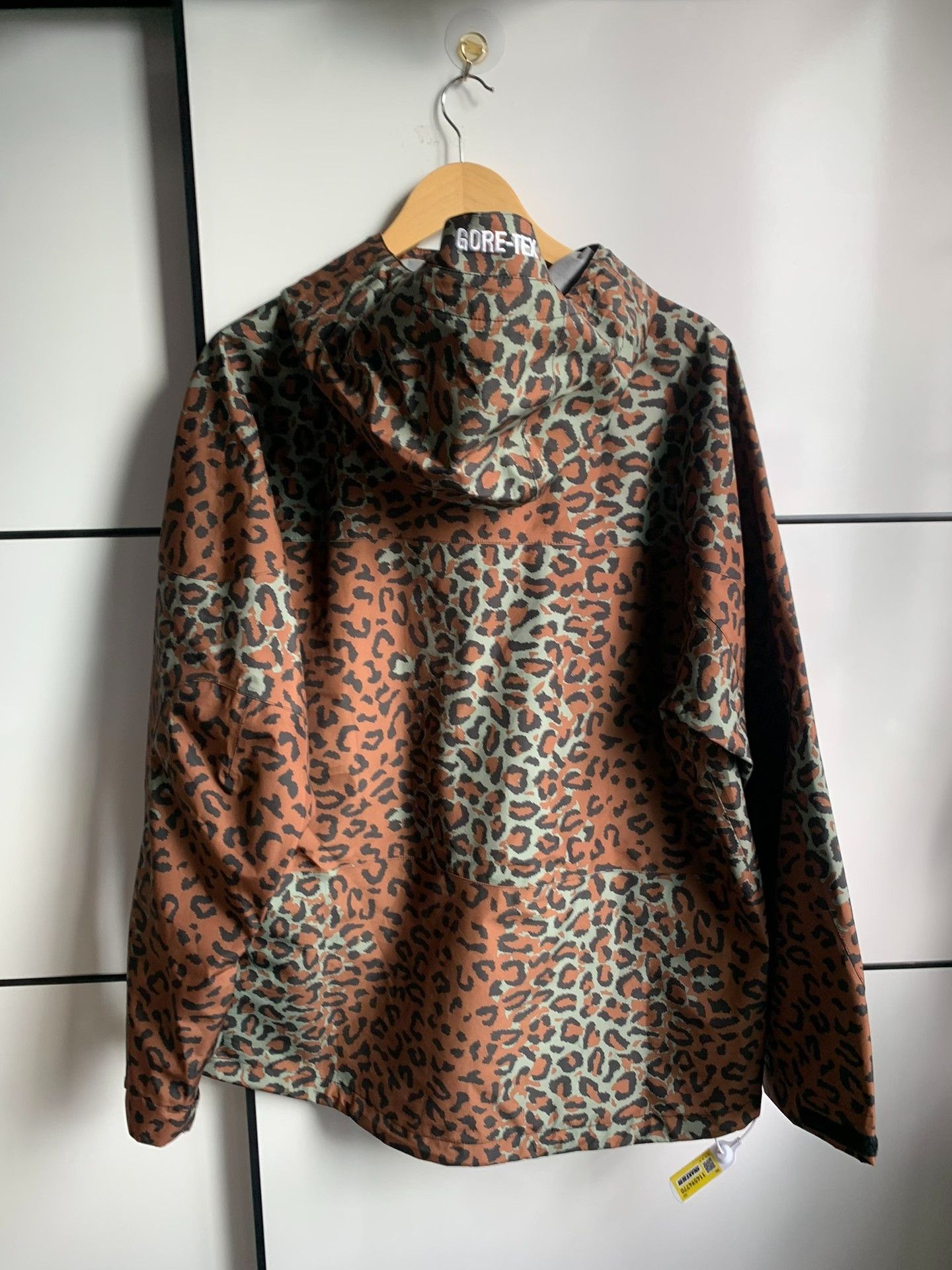 Supreme Supreme GORE-TEX Leopard Taped Seam Jacket L Size US L / EU 52-54 / 3 - 10 Thumbnail