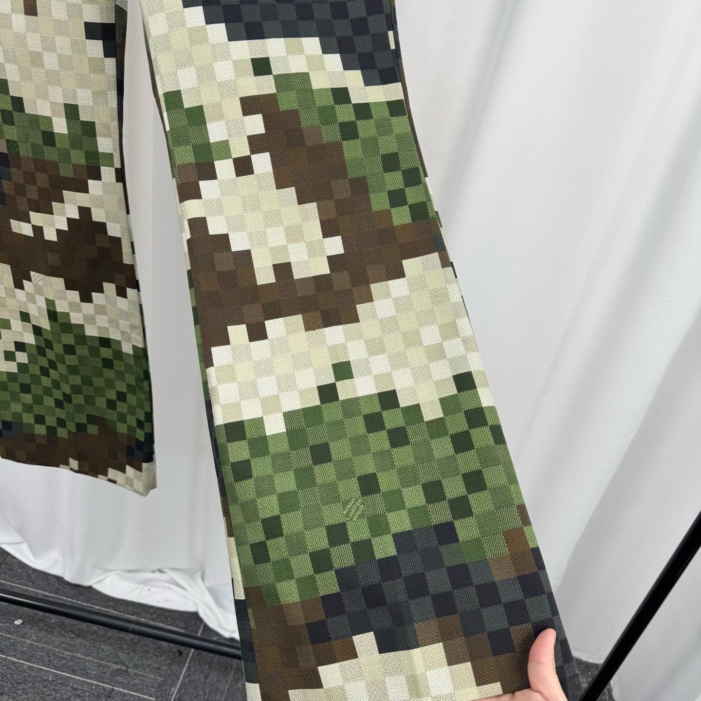 Louis Vuitton Louis Vuitton Pharrell Damoflage Camo Trousers 52 Size US 36 / EU 52 - 5 Thumbnail