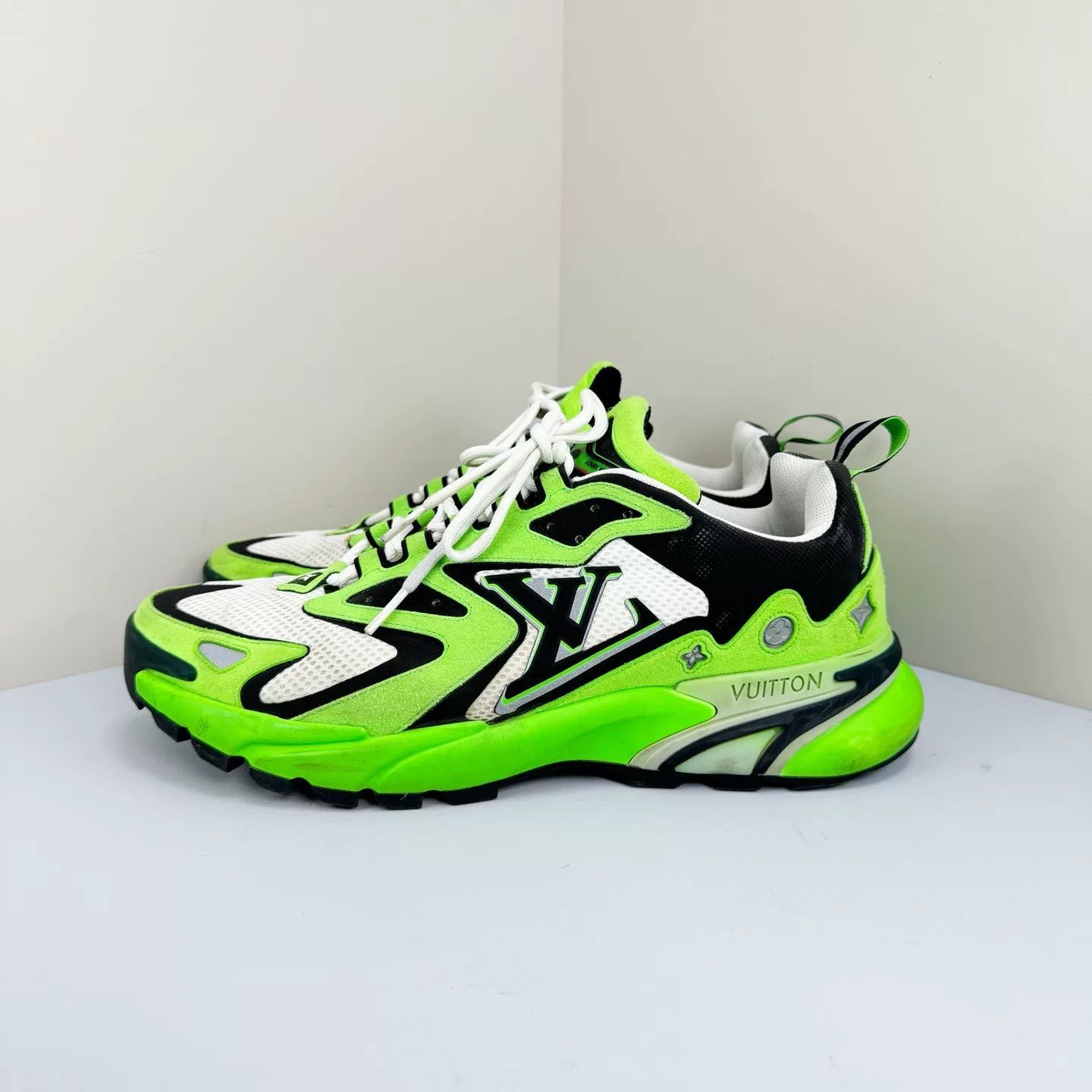 Louis Vuitton Louis Vuitton Runner Tatic Green Sneakers 8.5 Size US 9.5 / EU 42-43 - 2 Thumbnail