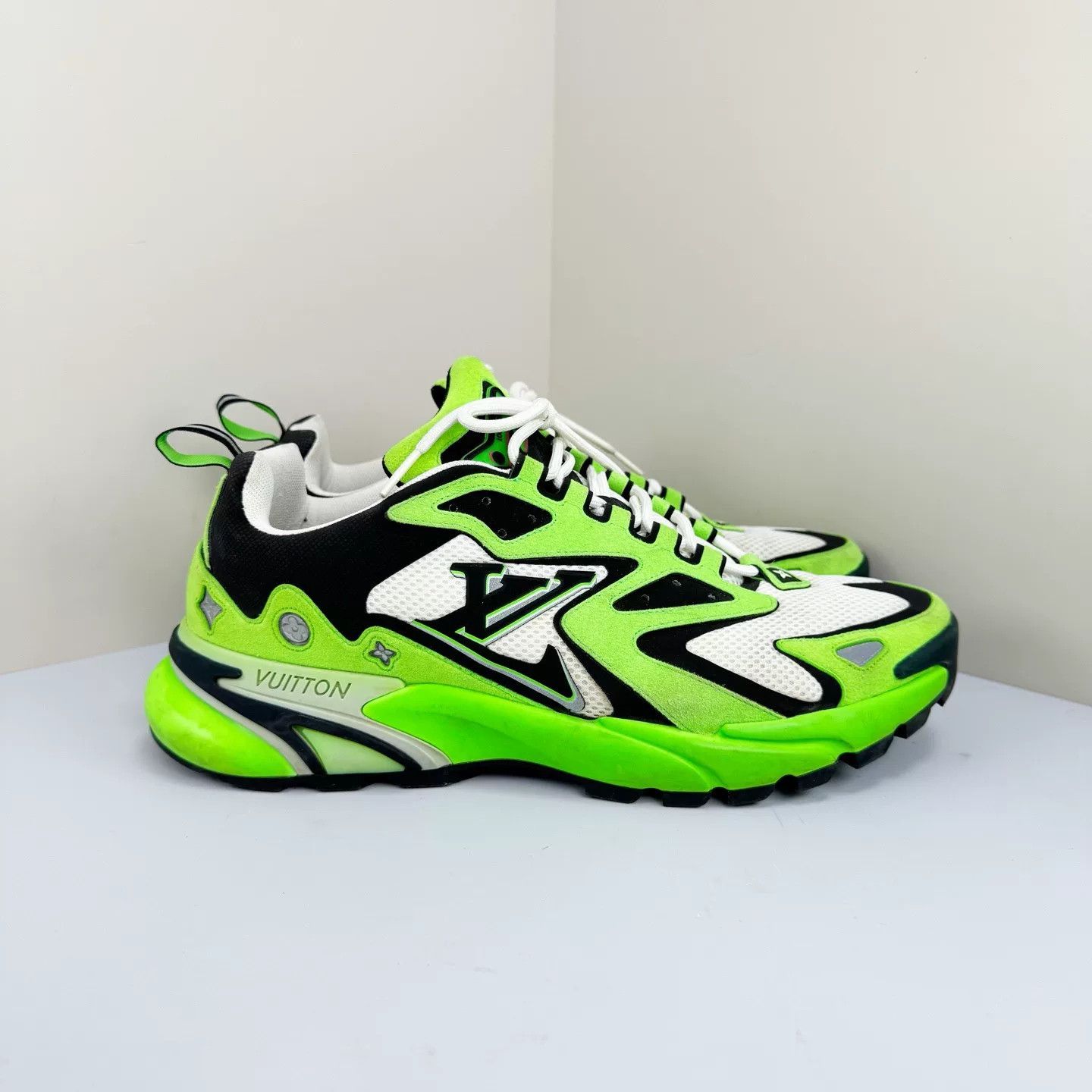 Louis Vuitton Louis Vuitton Runner Tatic Green Sneakers 8.5 Size US 9.5 / EU 42-43 - 5 Thumbnail
