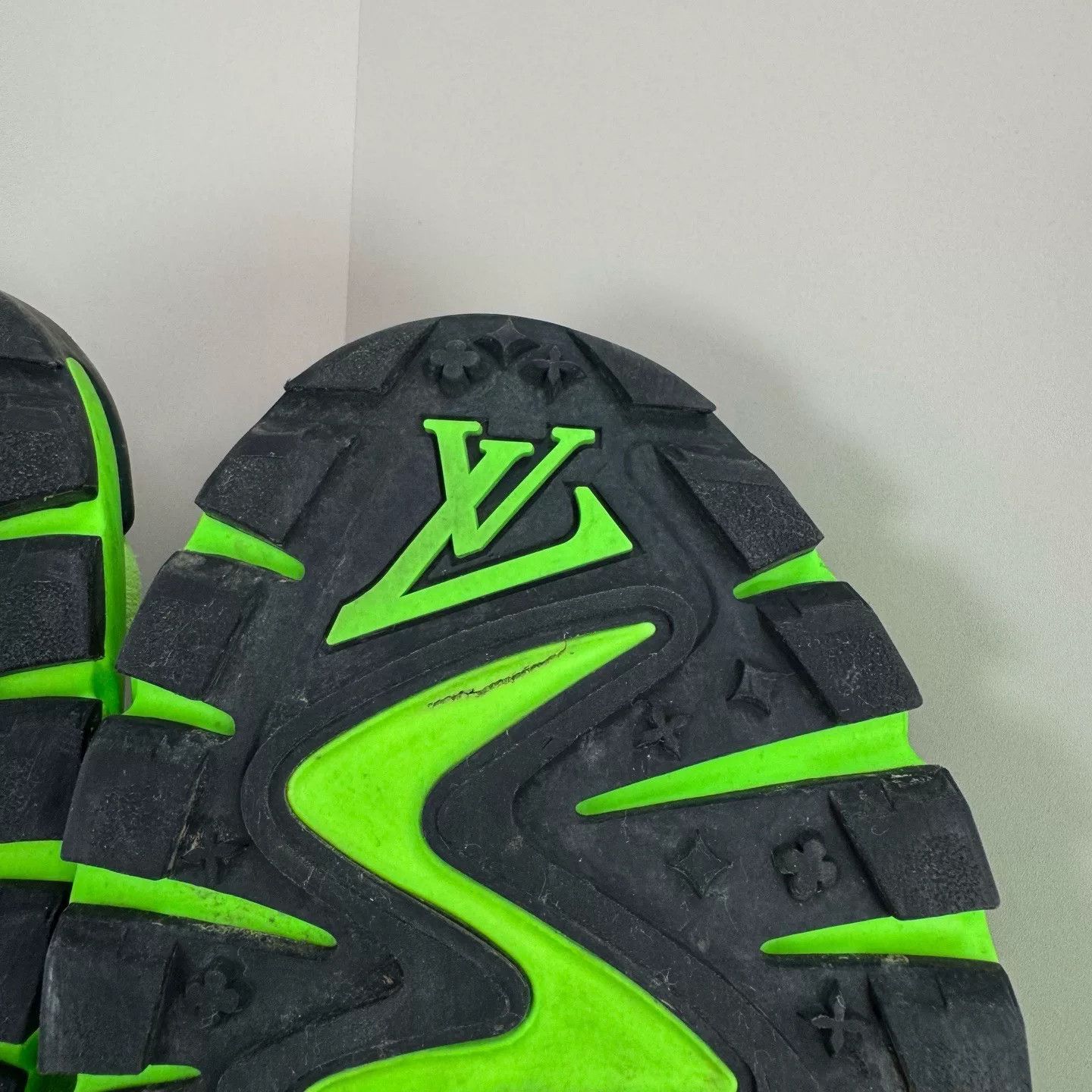 Louis Vuitton Louis Vuitton Runner Tatic Green Sneakers 8.5 Size US 9.5 / EU 42-43 - 7 Thumbnail