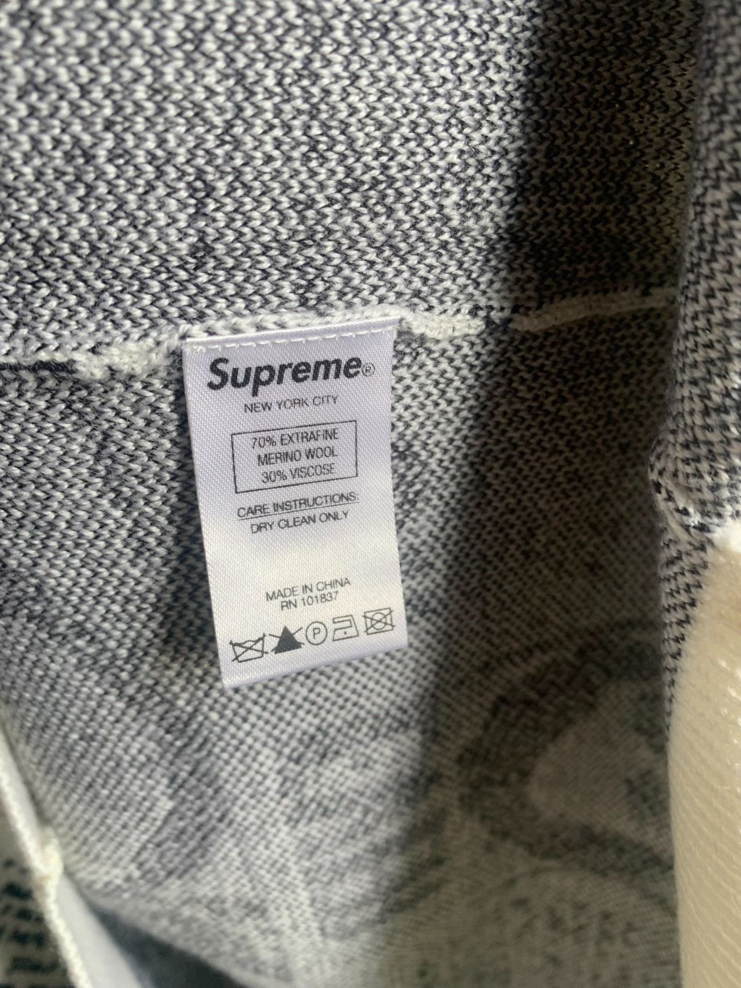 Supreme Supreme Newspaper Print Knit Sweater L Size US L / EU 52-54 / 3 - 6 Thumbnail