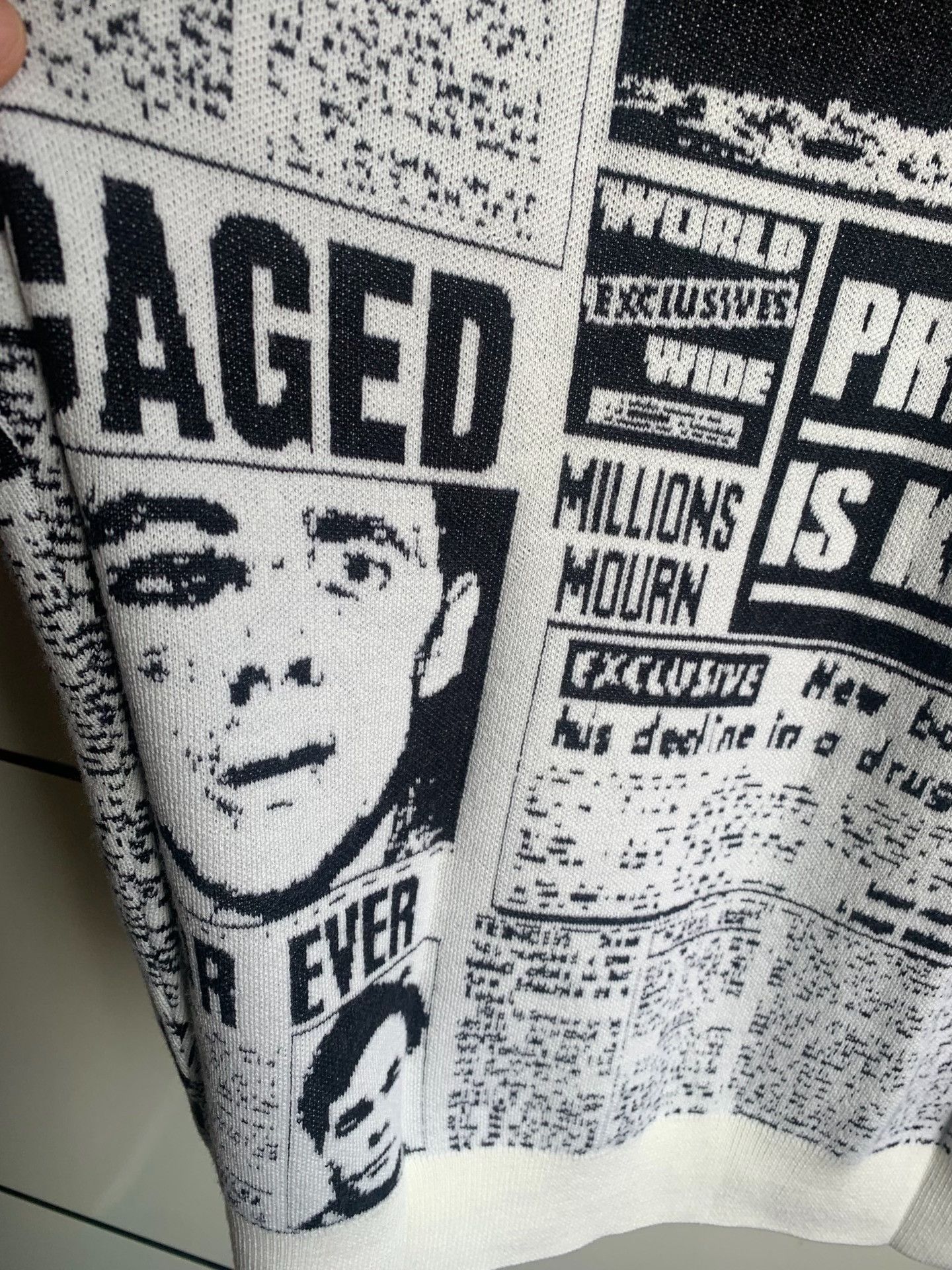 Supreme Supreme Newspaper Print Knit Sweater L Size US L / EU 52-54 / 3 - 9 Thumbnail